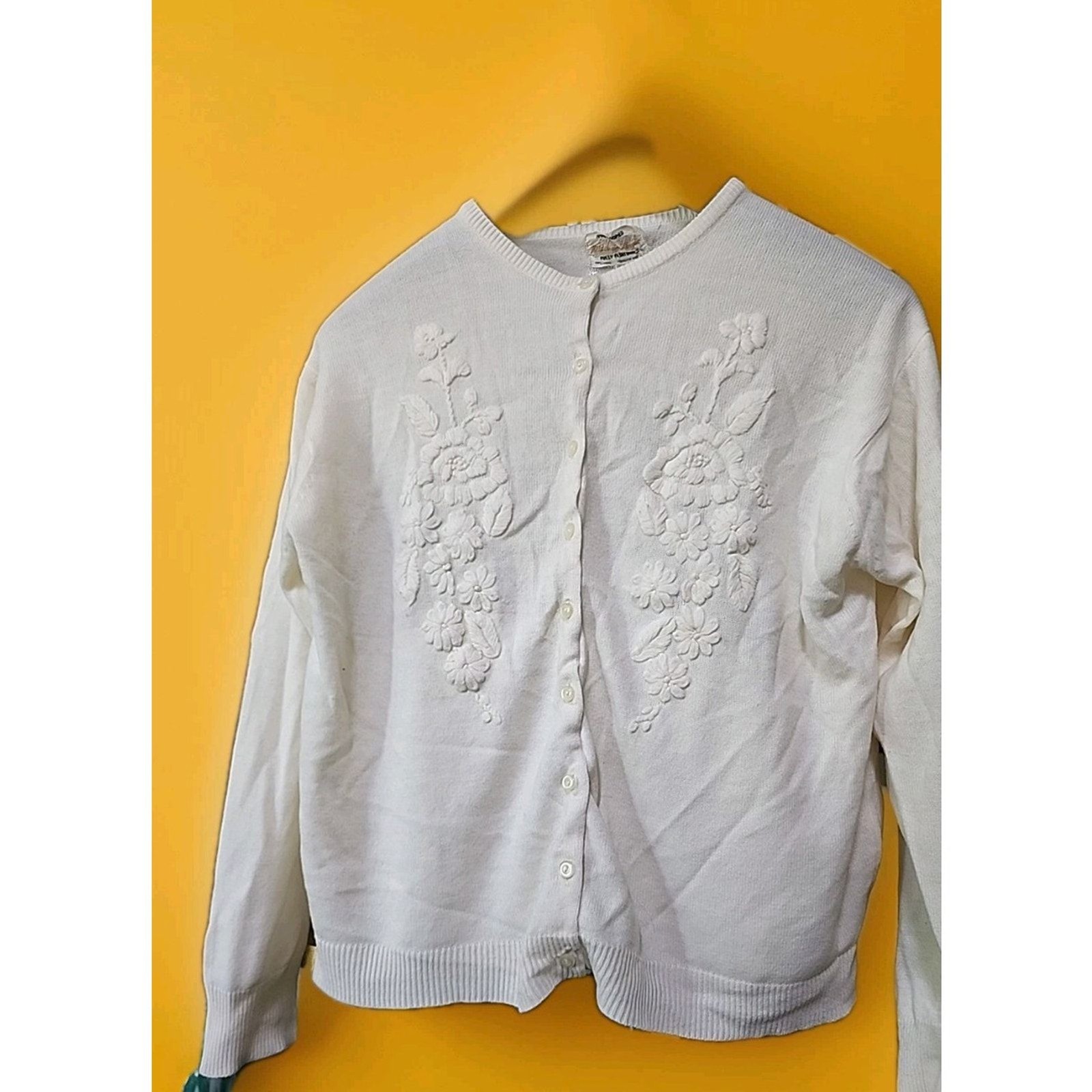 REP OF KOREA 50’s 100% Virgin Acrylic Flower Embroidered Cardigan Small A99