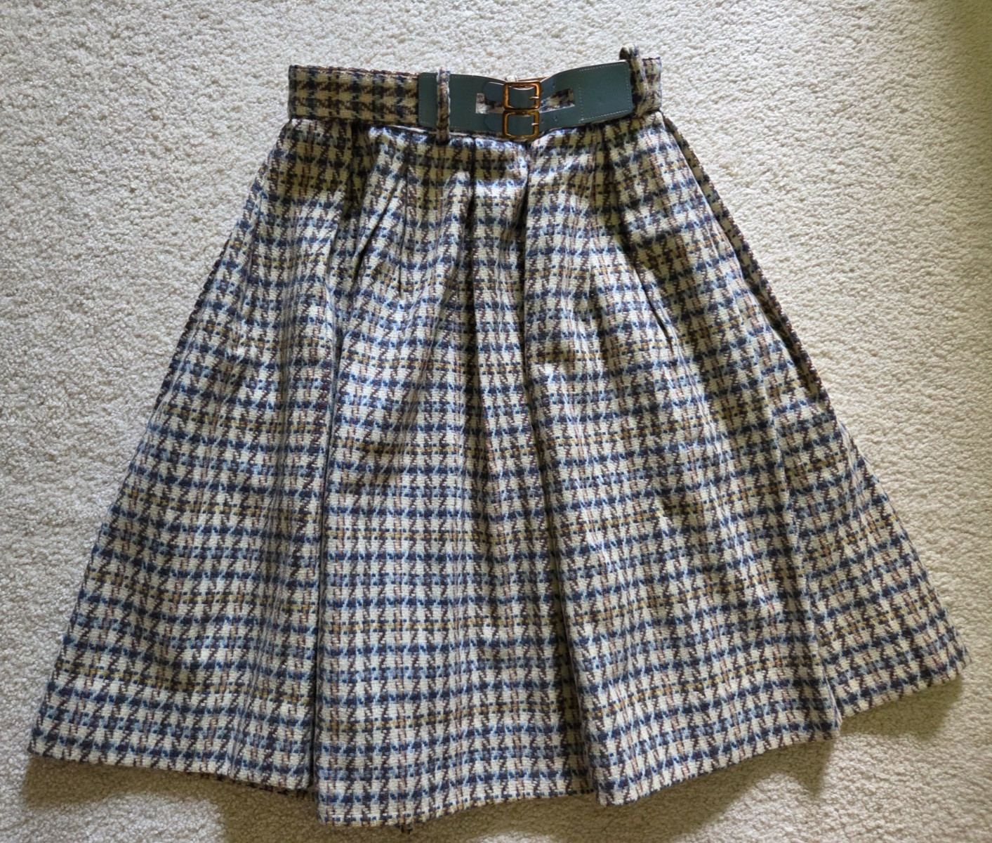 Vintage 60’s Woman’s Skirt 100% Wool USA Pleats at the Waist Matching Belt