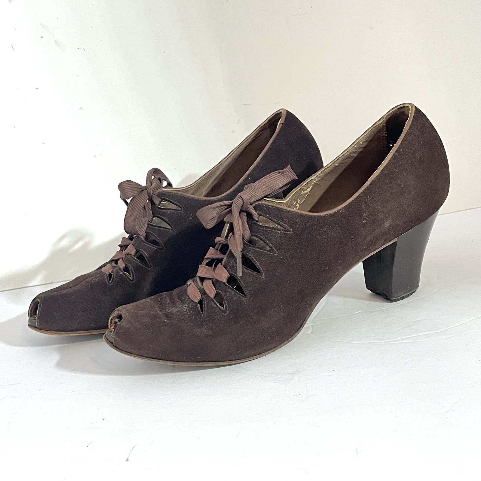 Vintage 1940s Womens Shoes Peep Toe Brown Suede SELBY Heel Laces COLLECTOR ITEM
