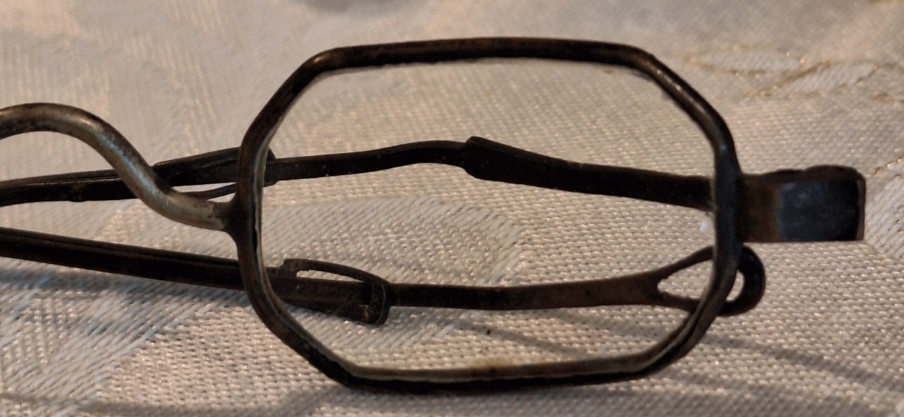 Antique Eyeglasses Spectacles Lot of 2 c1900 Oval Octagon Wire Rim w/Case Vtg
