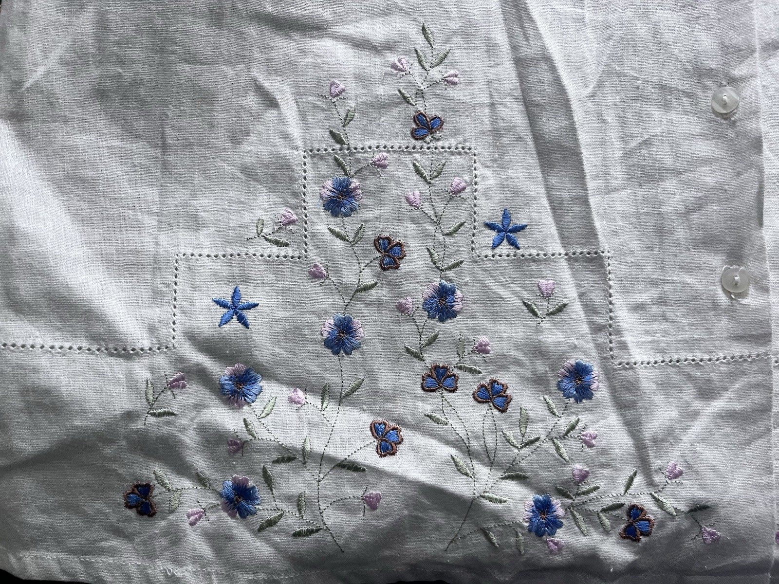 Club Z NWT Deadstoqck 2X Linen Blend Embroidered Floral Button Front Blouse
