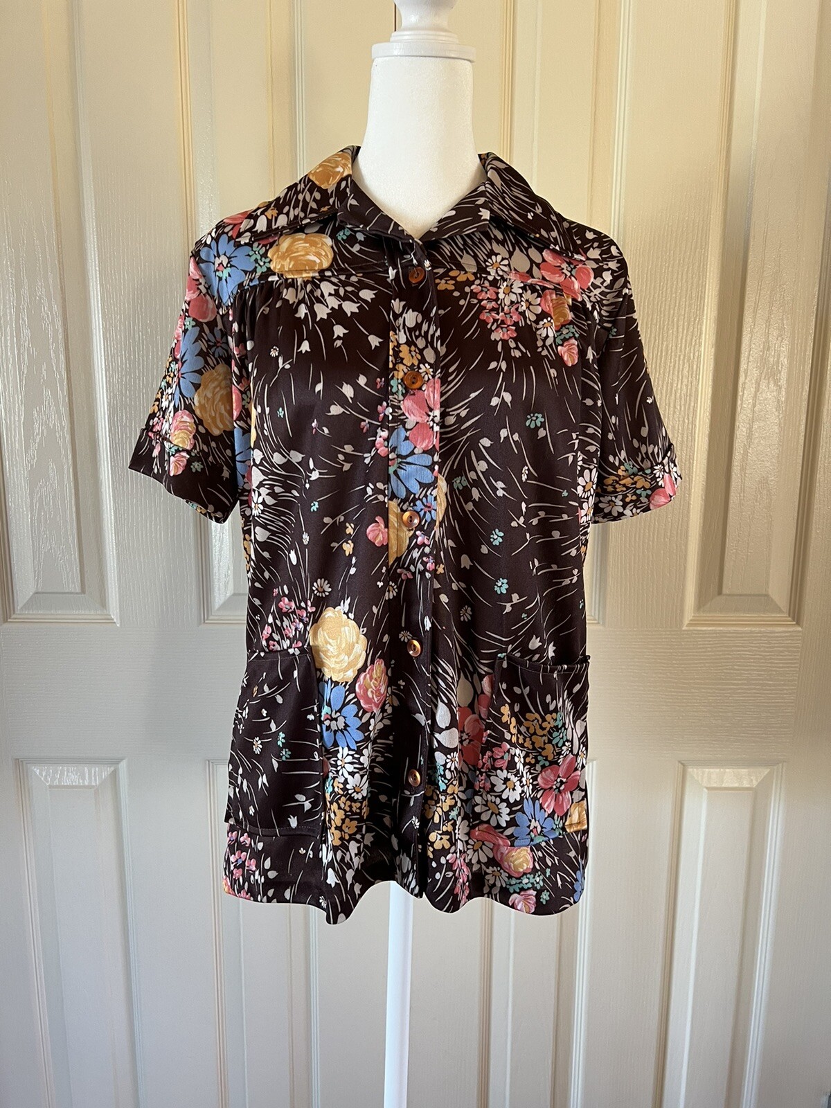 vintage womens shirts 70’s Brown Float Short Sleeve Pockets Collared Size Med L