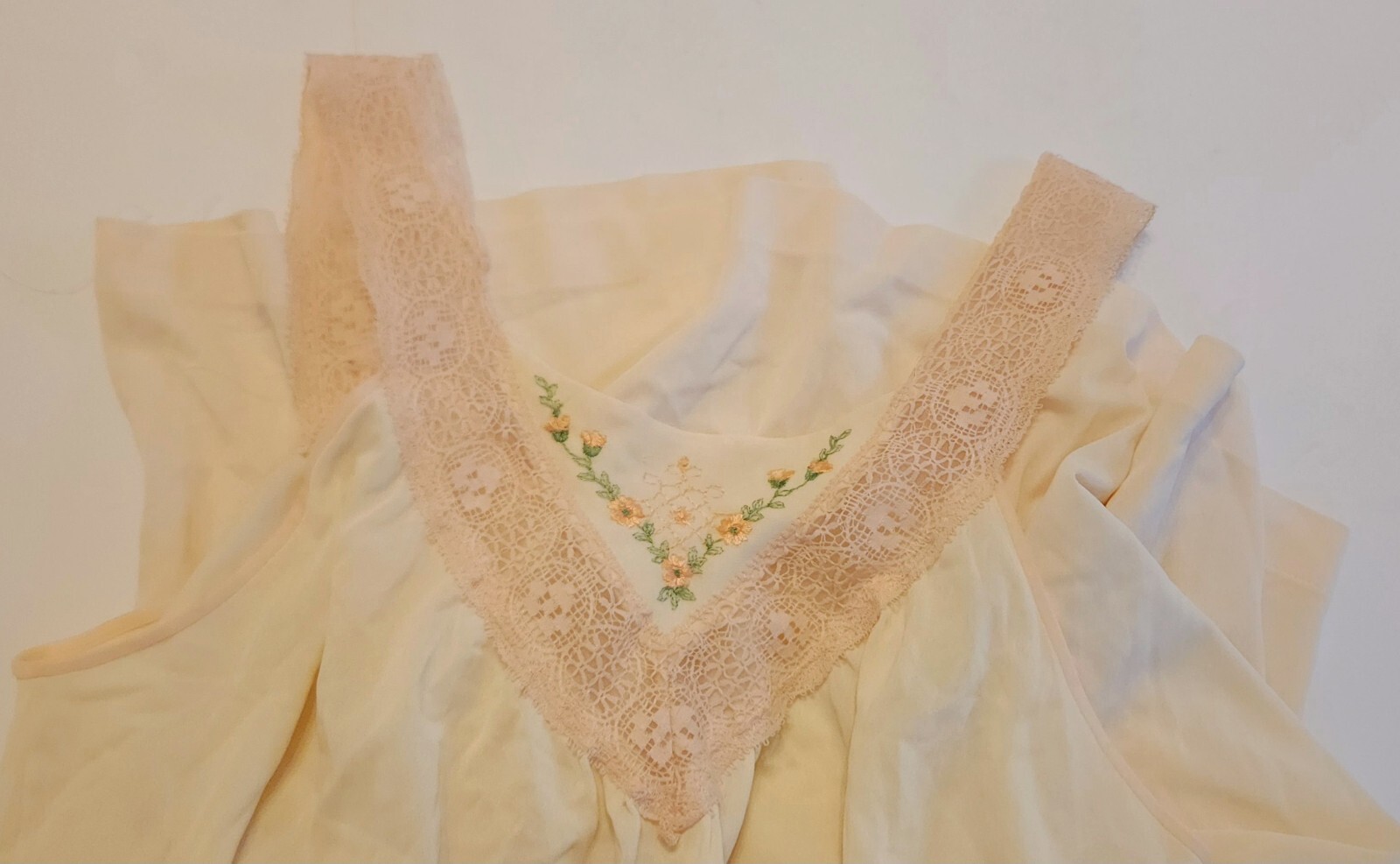 Vintage Gossard Artemis Nightgown Flowy Embroidered Lace Nylon Medium Made USA
