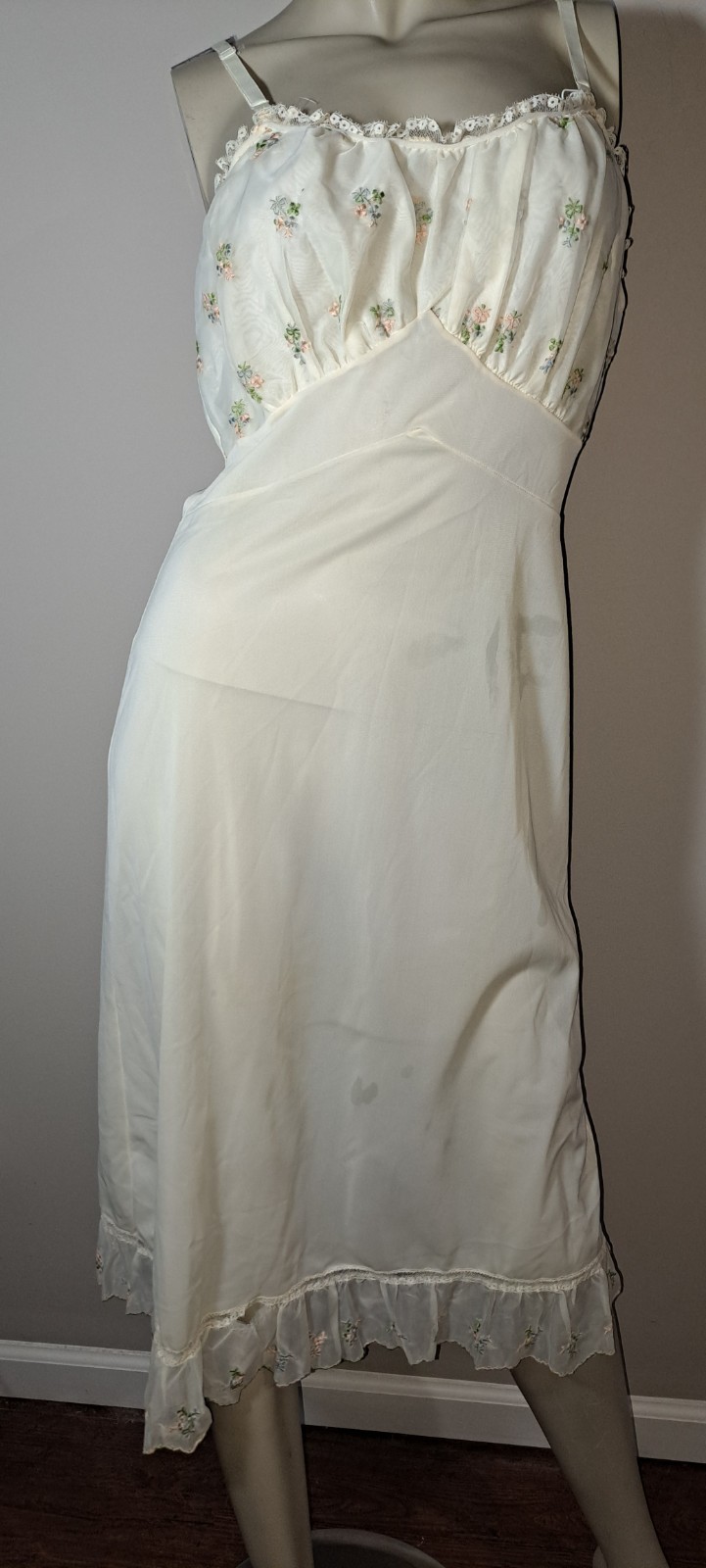 Vtg Full Slip Off White Nylon Michelene Embroidered Bust Hem Trim 34 Read