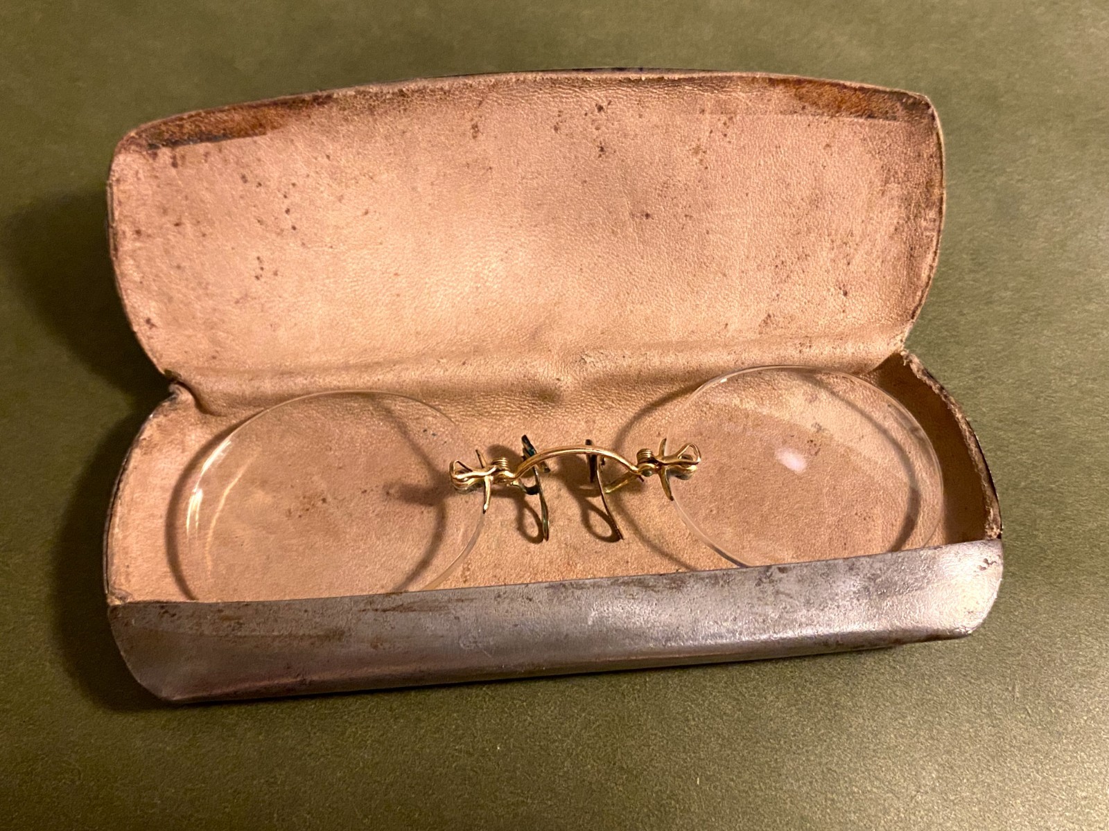 Antique Goldtone Pince-Nez Teddy Roosevelt-style Rimless Eyeglasses W/Metal Case