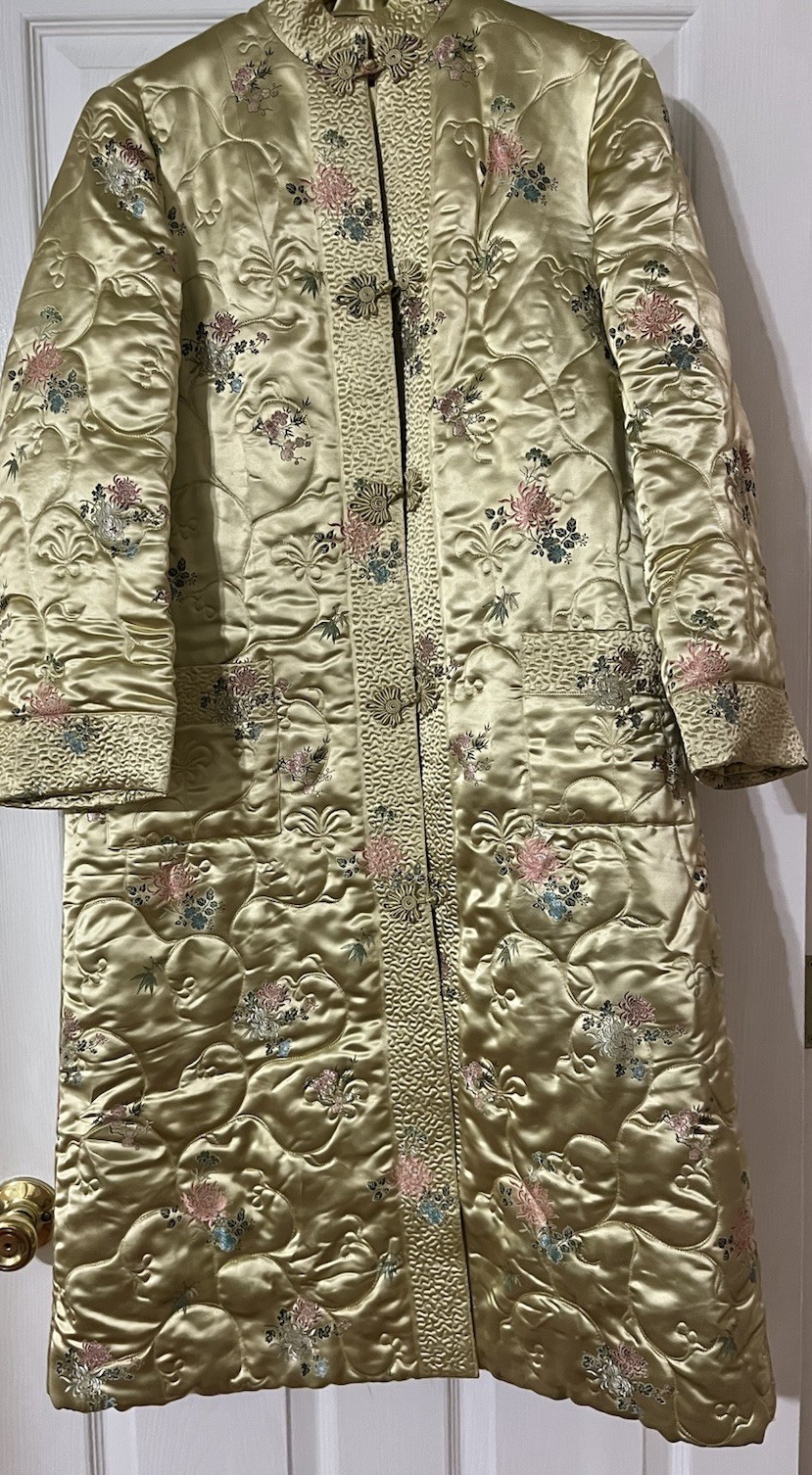Vintage 1980s Mandarin Chinese Coat Embroidered Silk- Opulent Luxury!