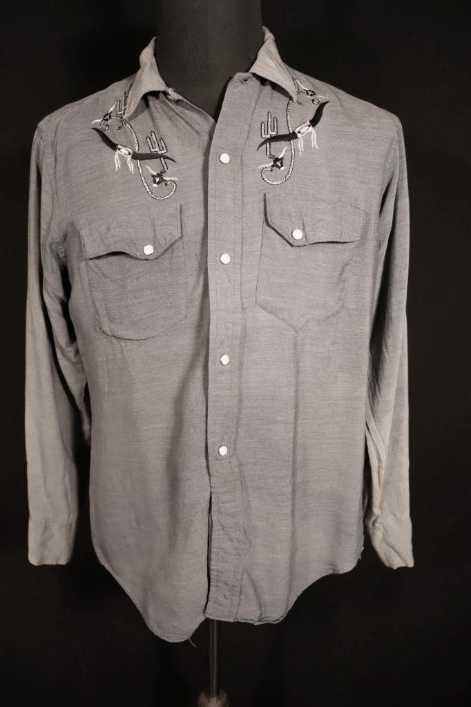 Vintage 1960’s Gray Embroidered Rayon Gabardine Western Snap Shirt Size Medium