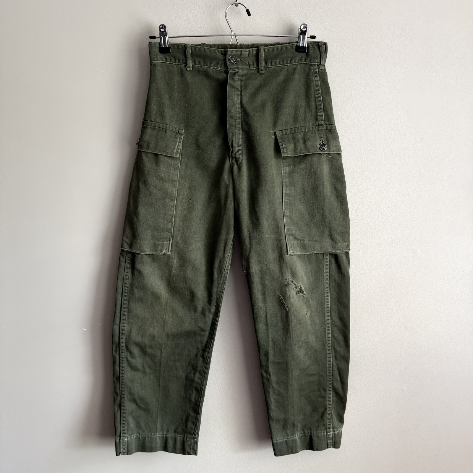 VINTAGE US ARMY PANTS VTG 50s 60s OLIVE GREEN 13 STAR BUTTONS CARGO PANTS 28×26