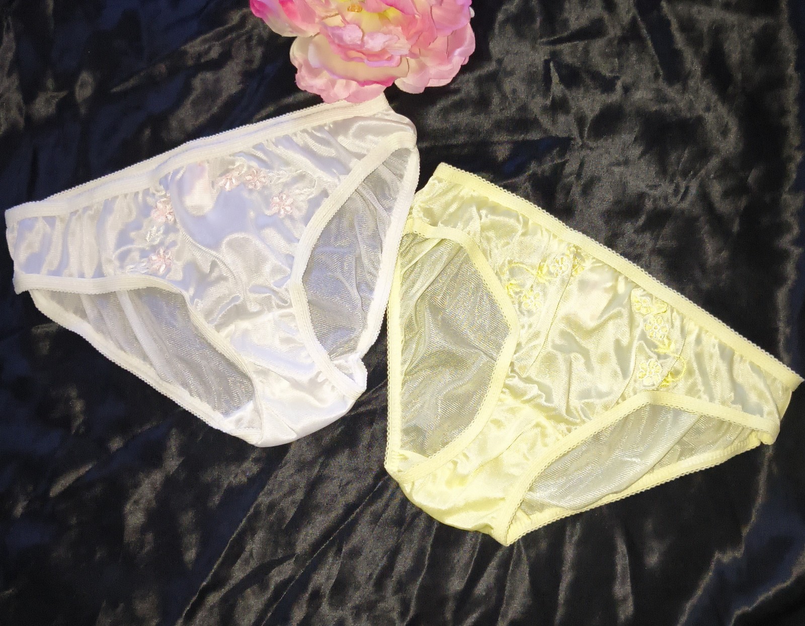 2 Pairs 70s Vintage Girl’s 100% Nylon Panties Delicate Floral Embroidery SMALL