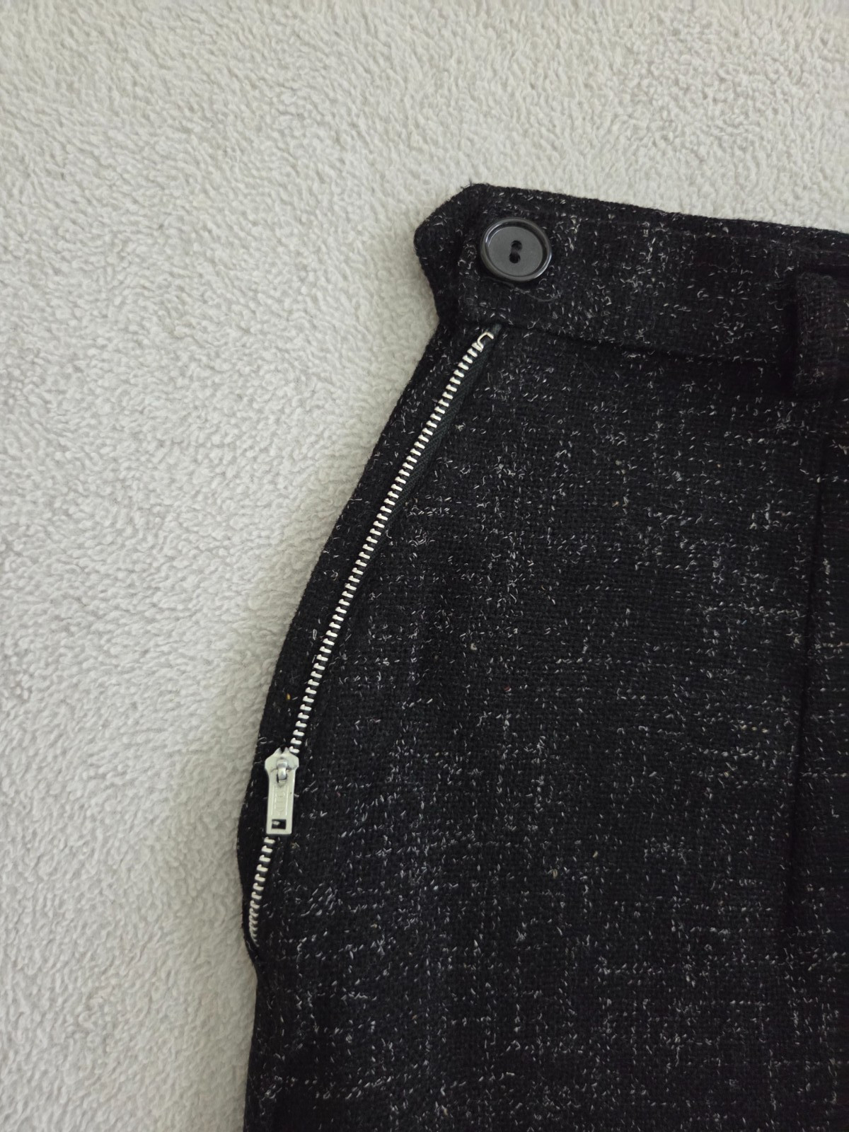 Vintage Woman’s Skirt 100% Wool 1950s or 1960’s Black & Grey Decorative Pockets