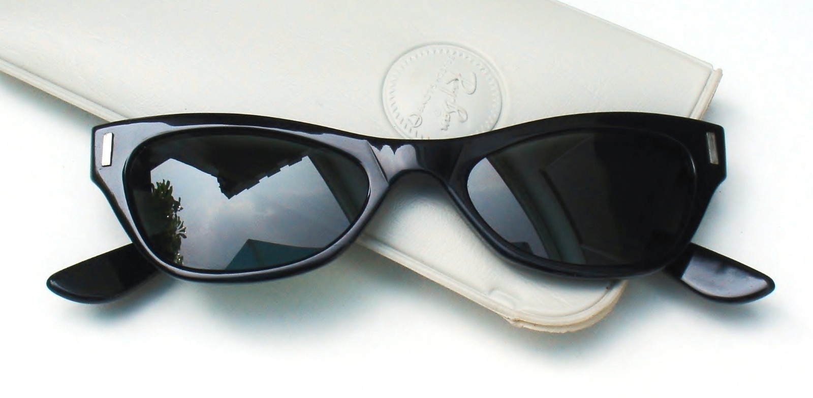 Vintage Bausch & Lomb B&L Ray Ban USA 60s Cat Eye 50mm Black frame Sunglasses