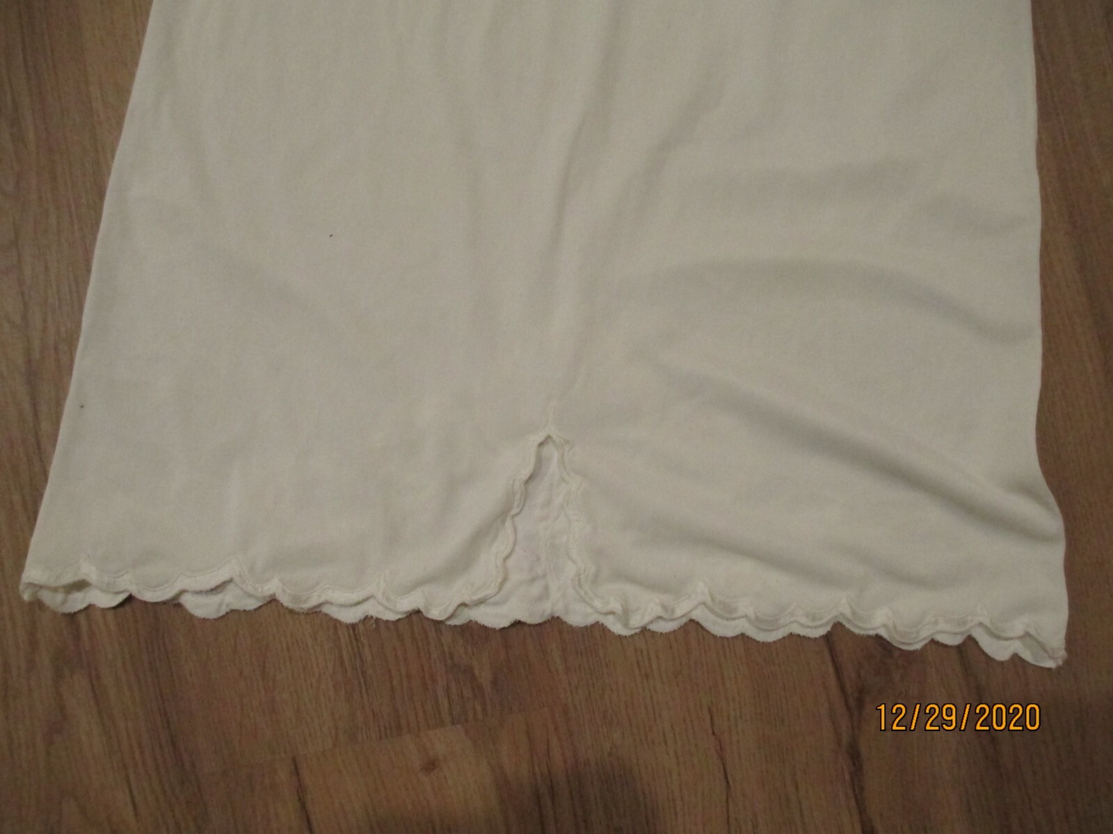 CAROL BRENT vintage slip SIZE 32L damaged selling for lace detail