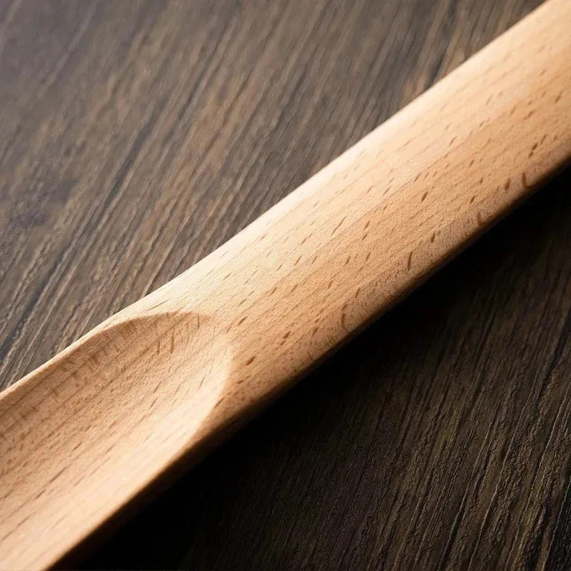 55cm Long Shoe Horn for Seniors – Beech Wood, No-Bend Design, Magnetic Base