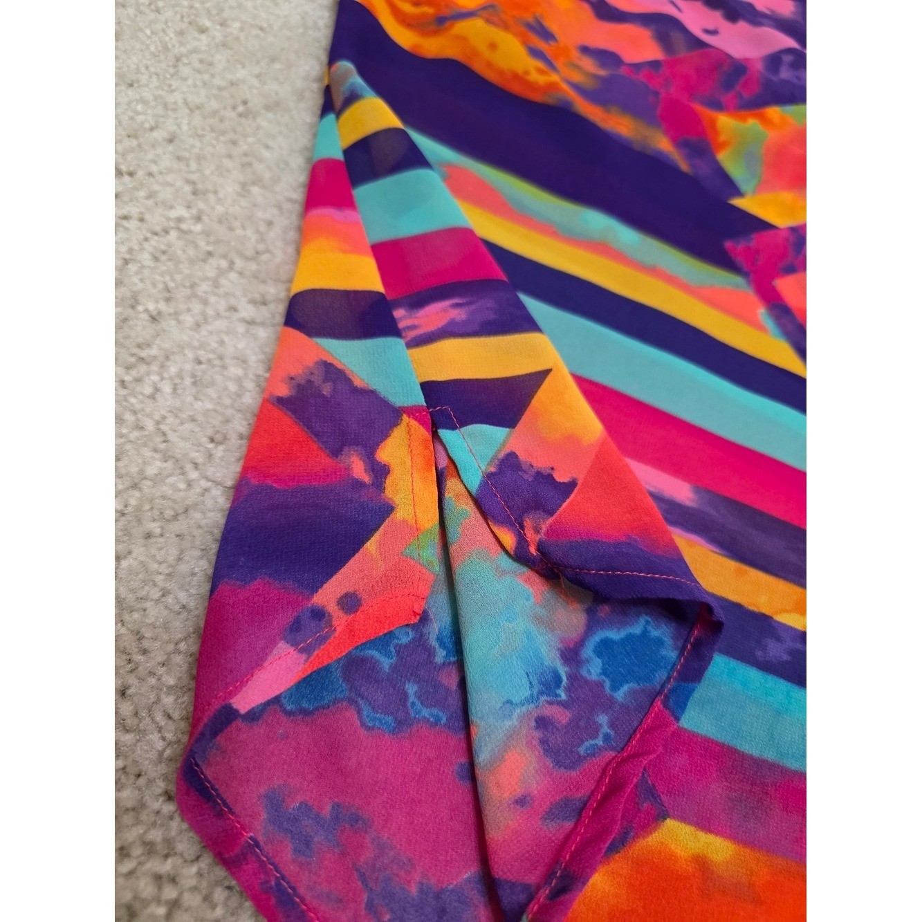 bebe Vintage Multicolor Abstract V-Neck Button Front Blouse Size L