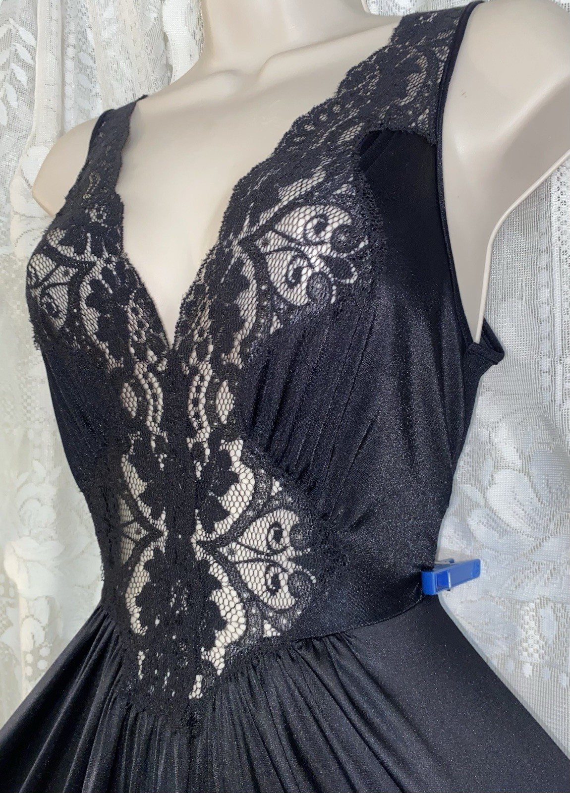 VTG M L 36 38 VANITY FAIR Black Full Nylon Nightgown Negligee w Lace olga esque
