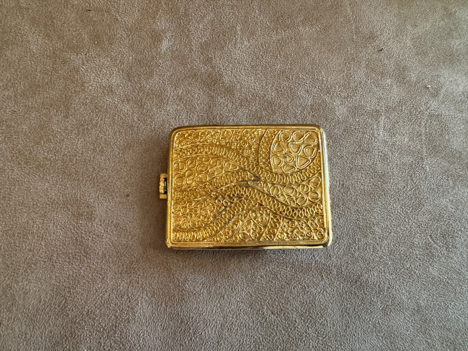 Vintage belt buckle Scroll design Gold Tone 3 inches unisex accessory women men