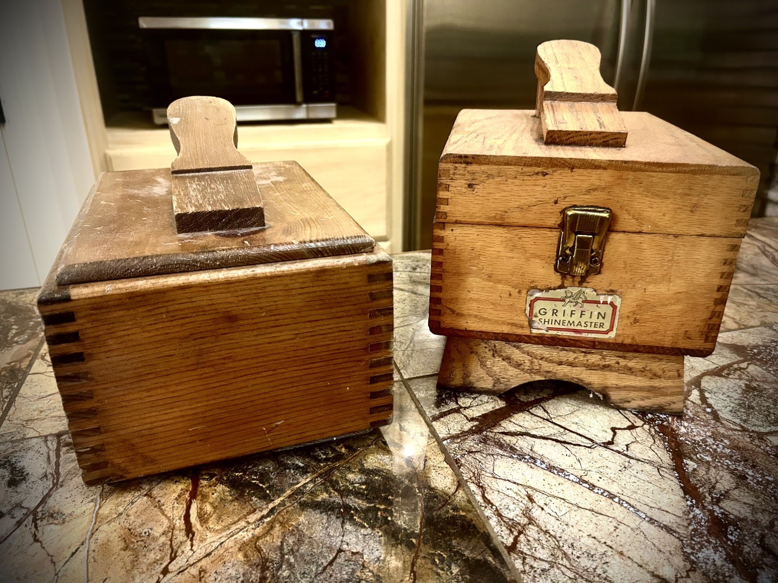 Vintage GRIFFIN SHINEMASTER Wooden Shoeshine Box~Brushes/Polishes~Oak~1950-1960
