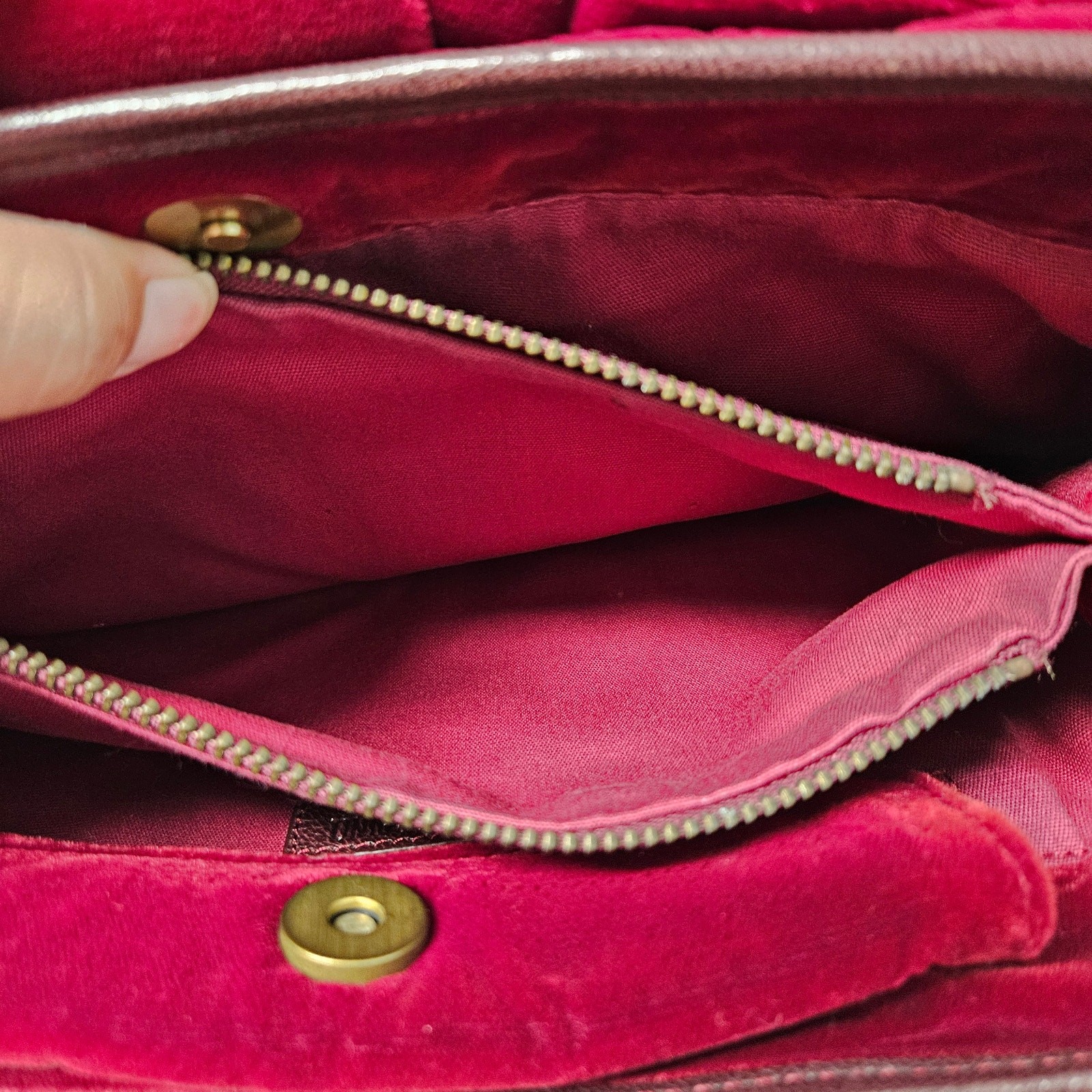 Vintage Moschino Velvet Shoulder Purse Red Hand Bag Quilt Made in Italy NOS Bow