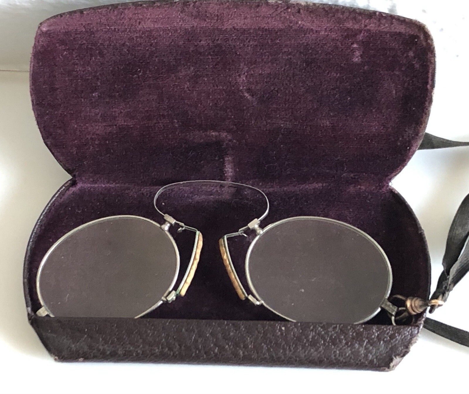 Antique Pince Nez Pinch Nose Eyeglasses In Hard Case RJH & Co Gold Filled