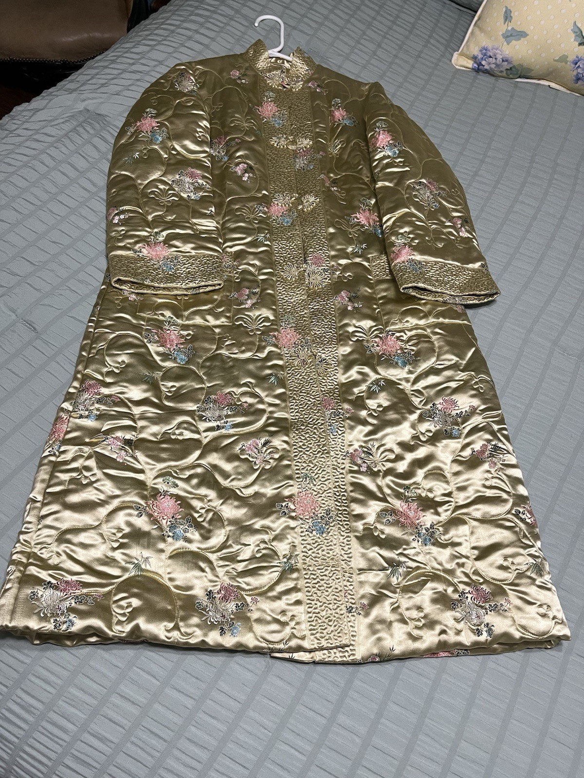 Vintage 1980s Mandarin Chinese Coat Embroidered Silk- Opulent Luxury!