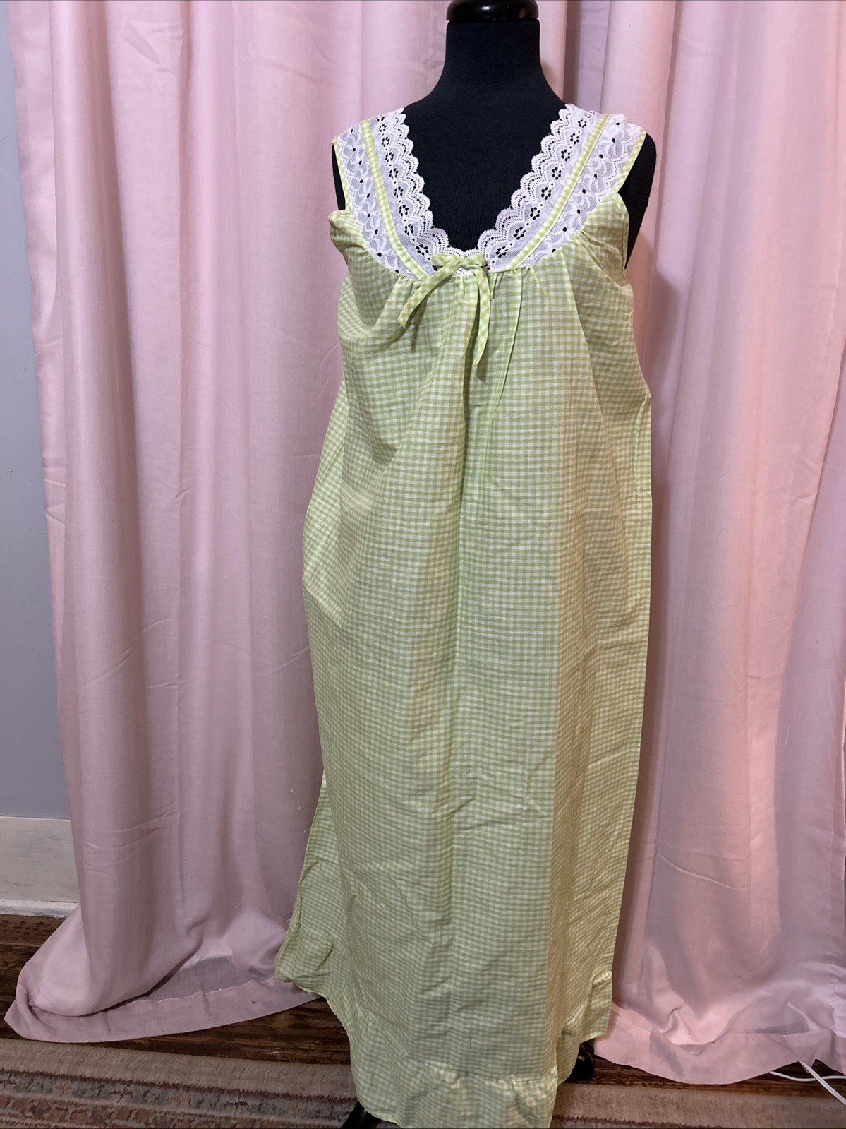 VTG Woman’s Size M Nightgown Dress Green Gingham Cotton Blend Ruffle Hem USA