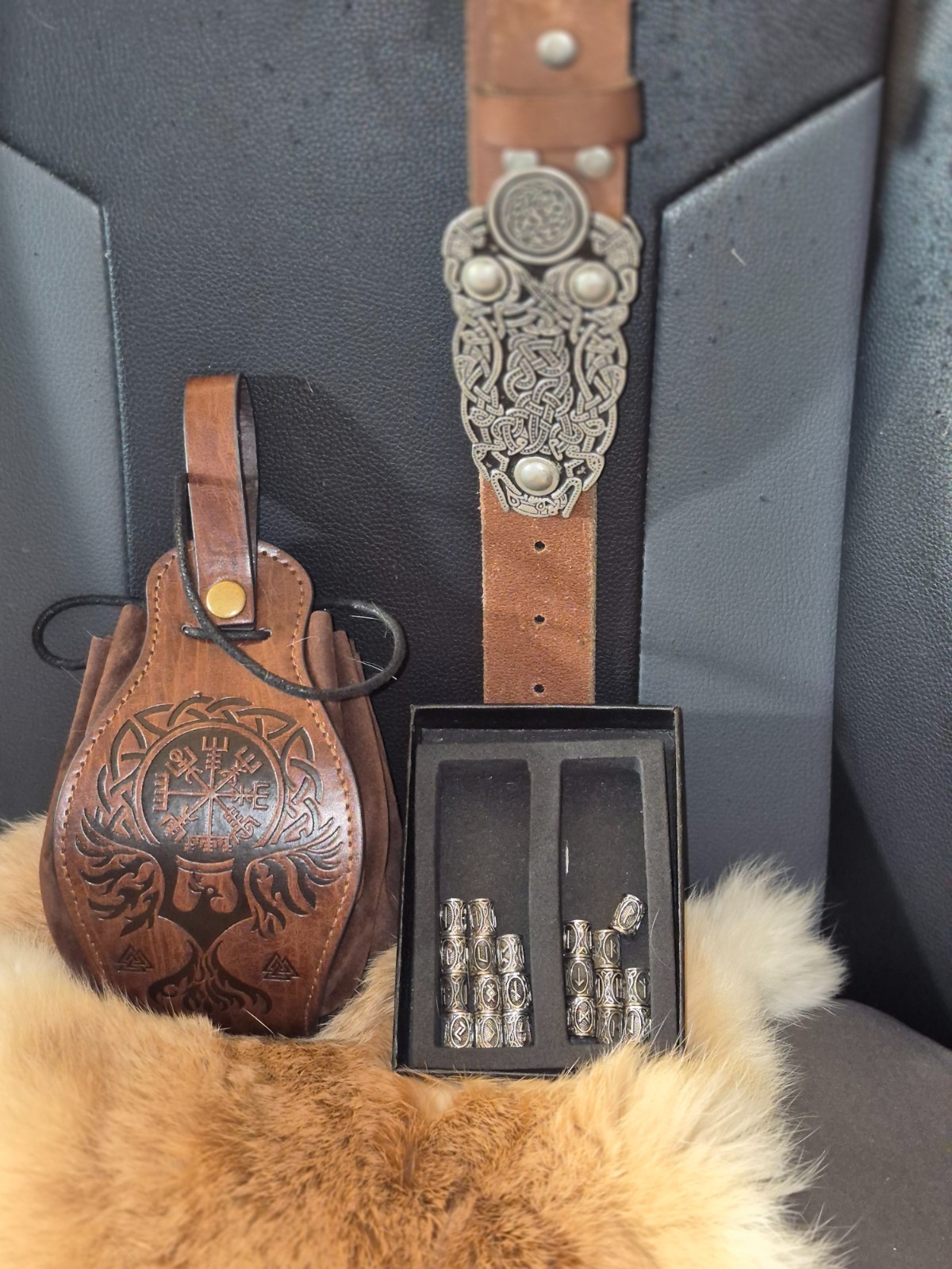What’s Included:Premium Full-Grain Leather Belt & Vintage Buckle PlateSize: Stam