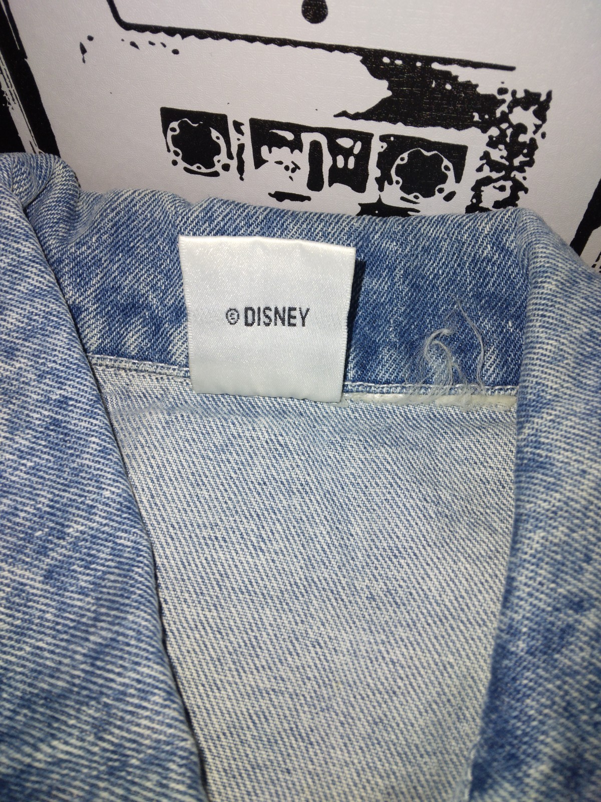 Vintage Disney jean jacket circa 1990’s w/ Disney characters patch, size large.