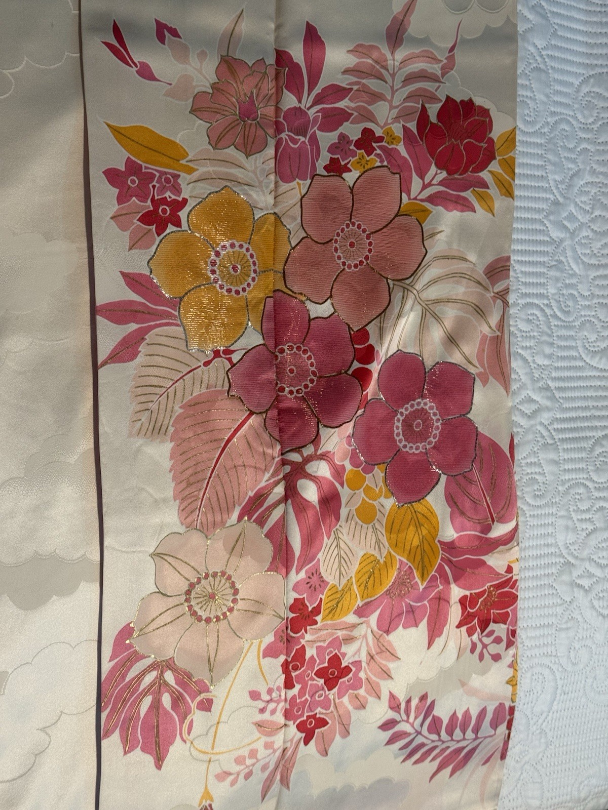 Vintage Handmade Womens Beige Embroidered Silk Floral Kimono Robe Pink & Yellow,