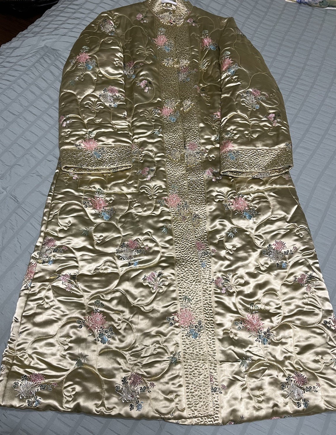 Vintage 1980s Mandarin Chinese Coat Embroidered Silk- Opulent Luxury!