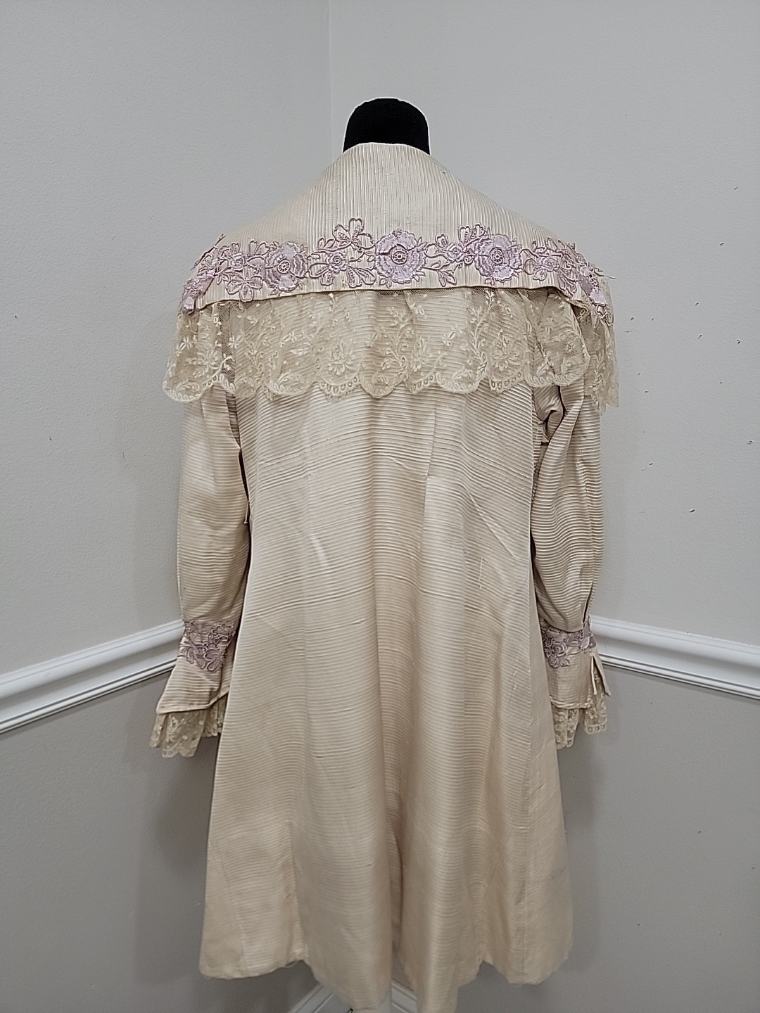 Antique 30s 40s Boudoir Hostess Coat Romantic Lace Applique Silk Faille
