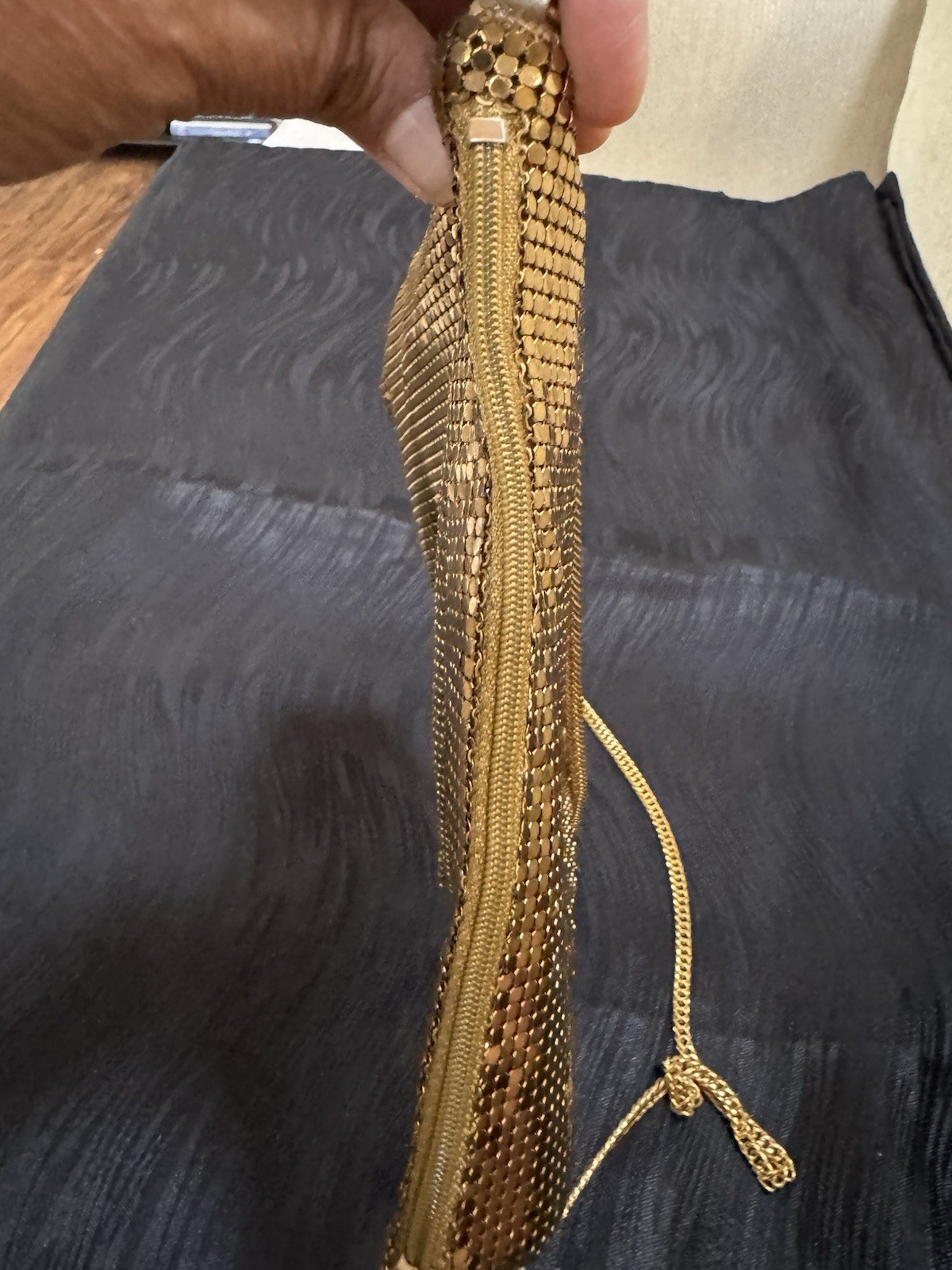 VTG Whiting & Davis Co. Gold Tone Metal Mesh Made USA Zip Top Evening Purse