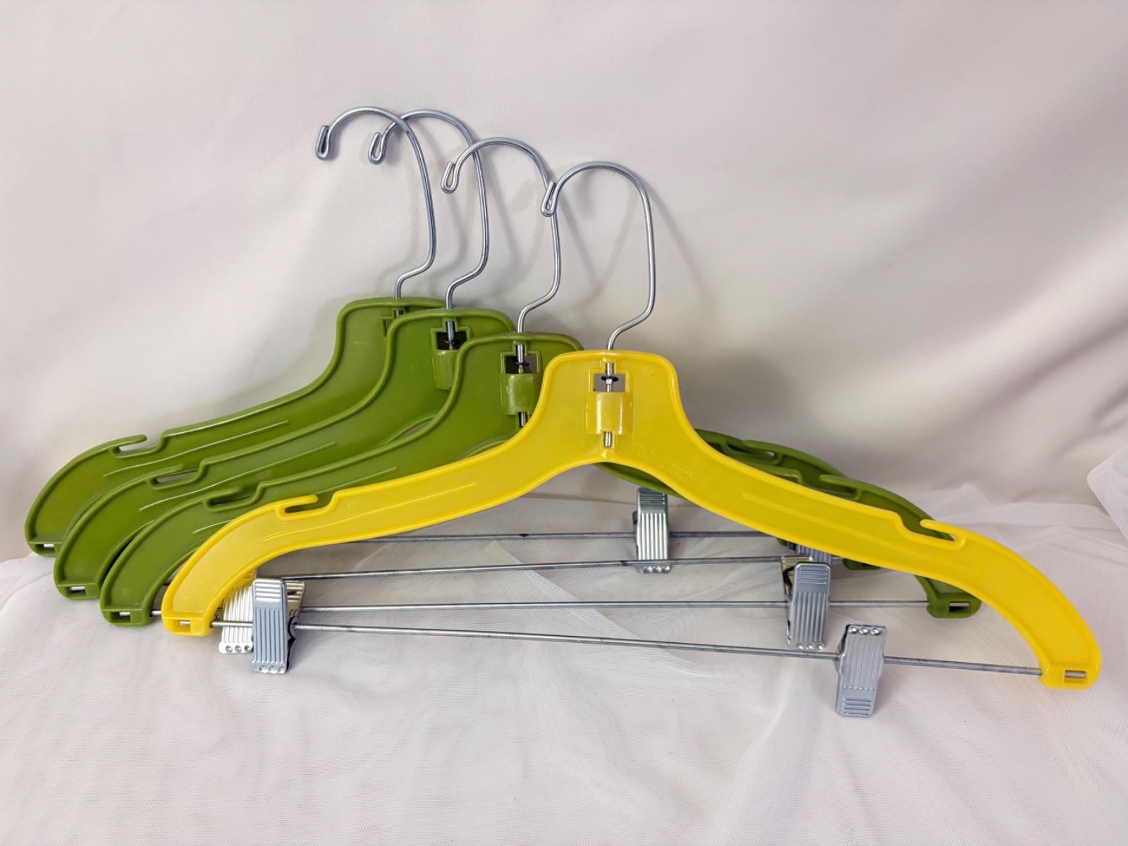 Vtg Clothes Pant Skirt Hangers Plastic 17″ 3 Avocado Green 1 Yellow Made in USA