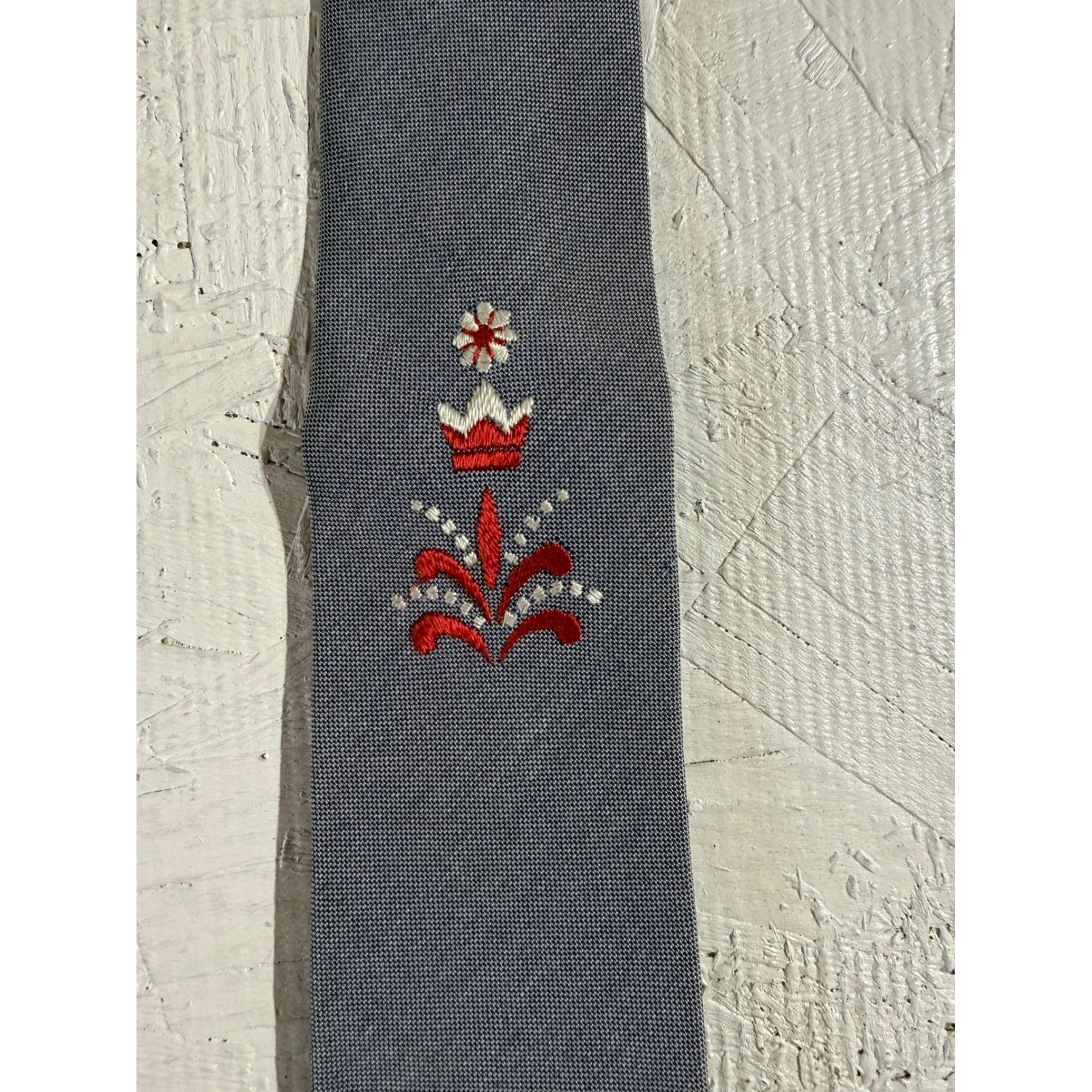 Vintage Faultless Wilson Bros Tie Blue Embroidered Acetate Rayon USA READ