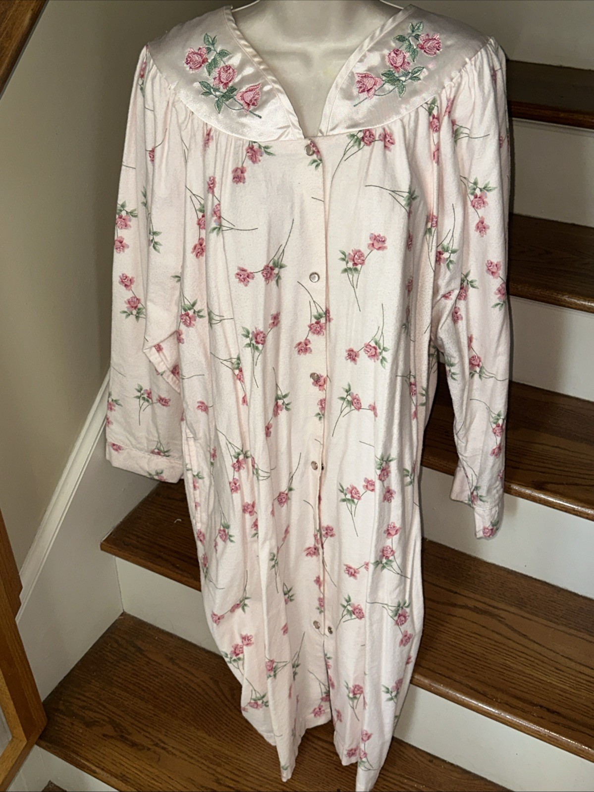 VINTAGE house Coat RED ROSE Floral Pajamas Night Gown Robe 2X BID4 CHARITY ❤️338