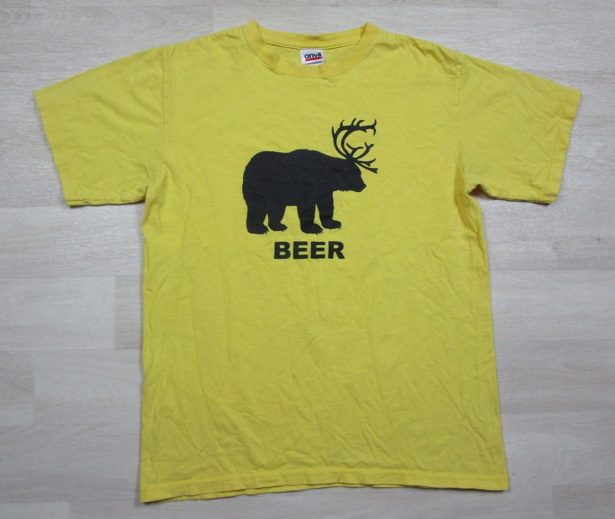 Vintage Y2K Beer T-Shirt Men’s Size (M) Funny Humor Deer Bear Hunting Alcohol