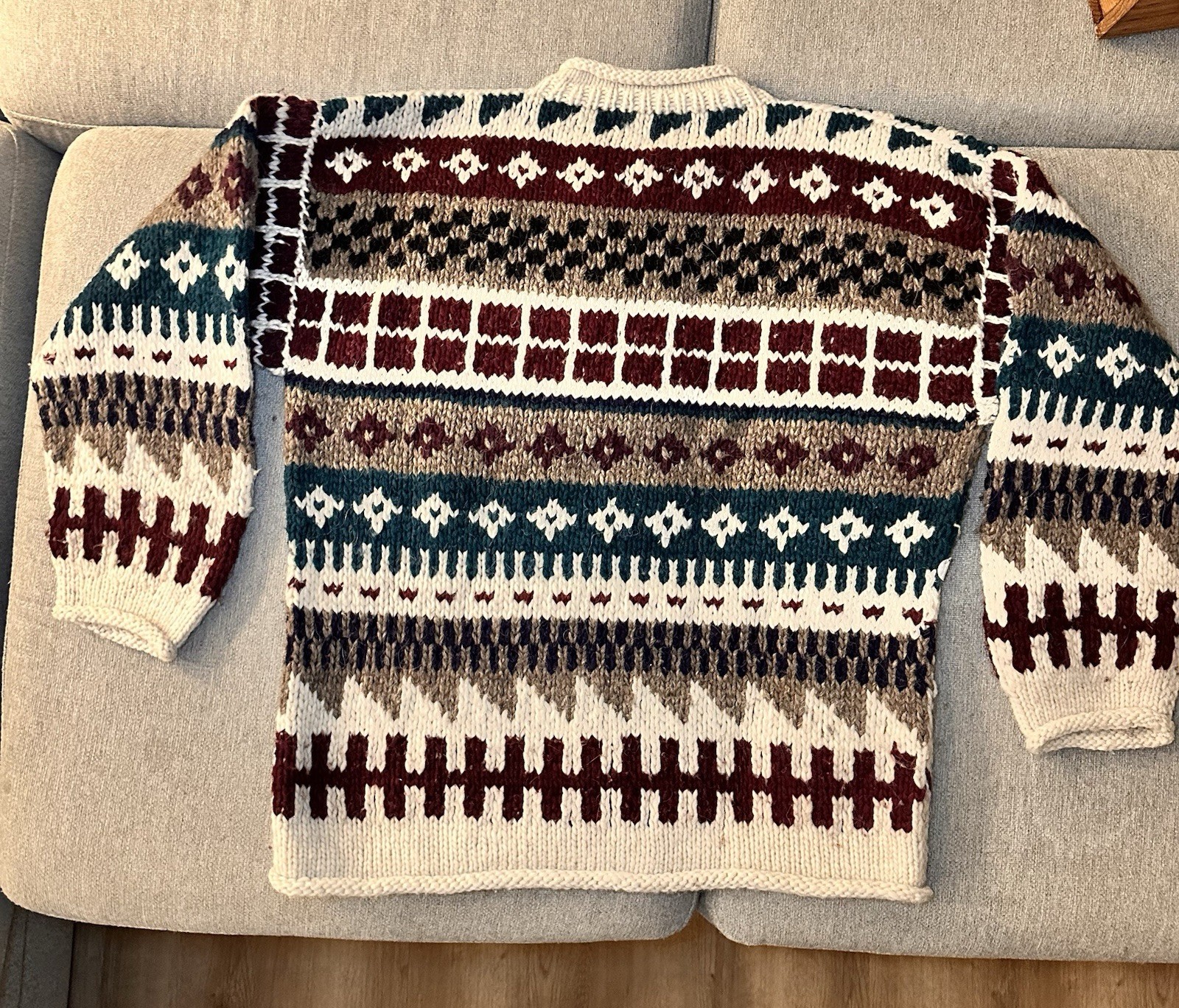 Vintage 1980/1990 Chunky Hand Knit 100% Wool Oversized Sweater Fair Isle Design