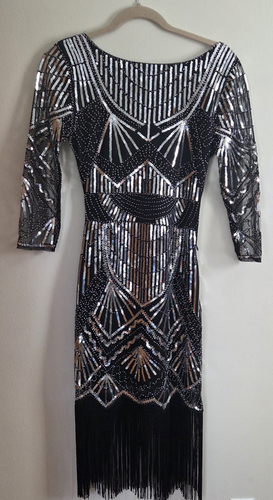 Vintage-style S-4 1920s-Inspired Black And Silver Sequin Fringed Flapper Dress