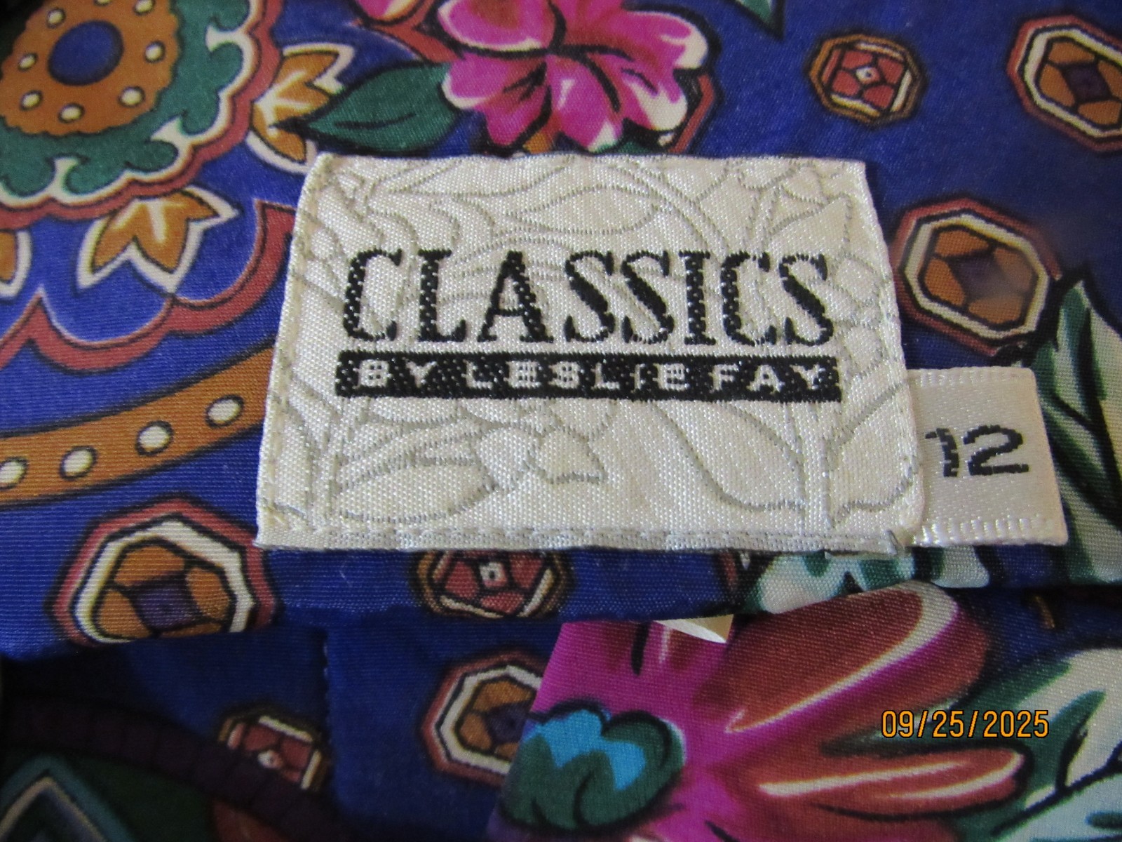 VTG. LESLIE FAY S/S PURPLE FLORAL PAISLEY PLEATED DRESS WITH BELT SIZE 12 VGUC