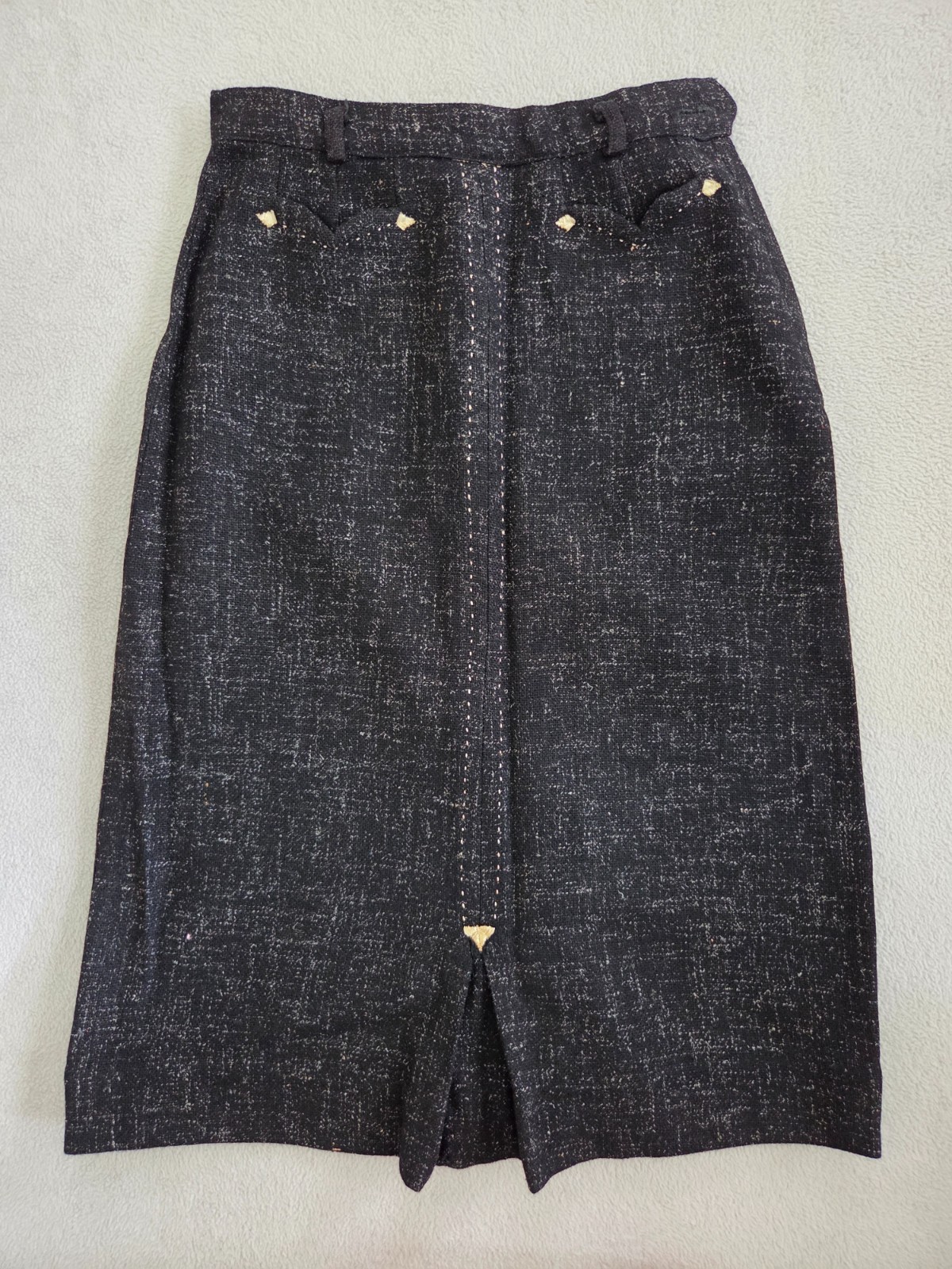 Vintage Woman’s Skirt 100% Wool 1950s or 1960’s Black & Grey Decorative Pockets