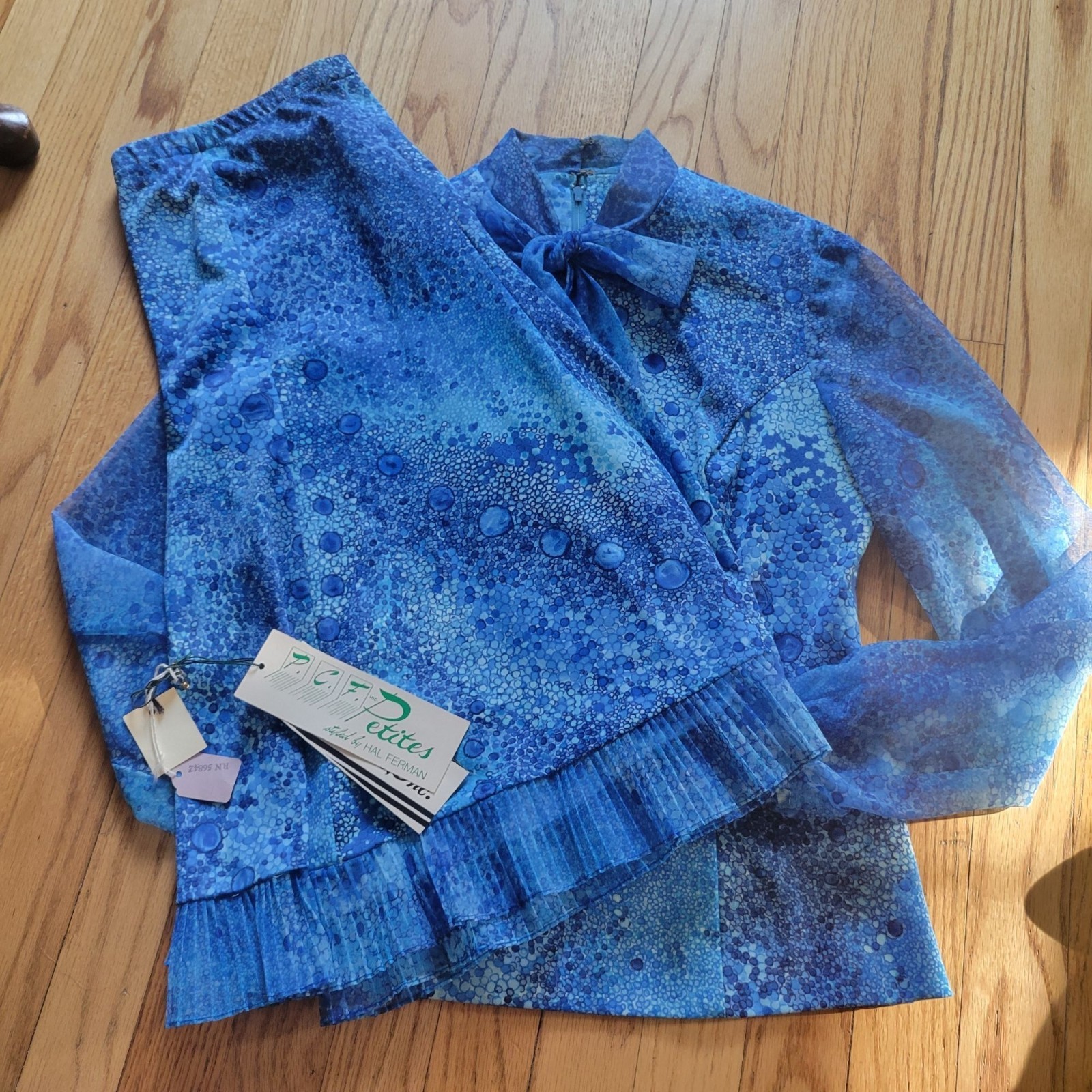 Vintage Hal Ferman Womens Size 8 Blue Skirt Blouse Set With Tie Neck Nwt
