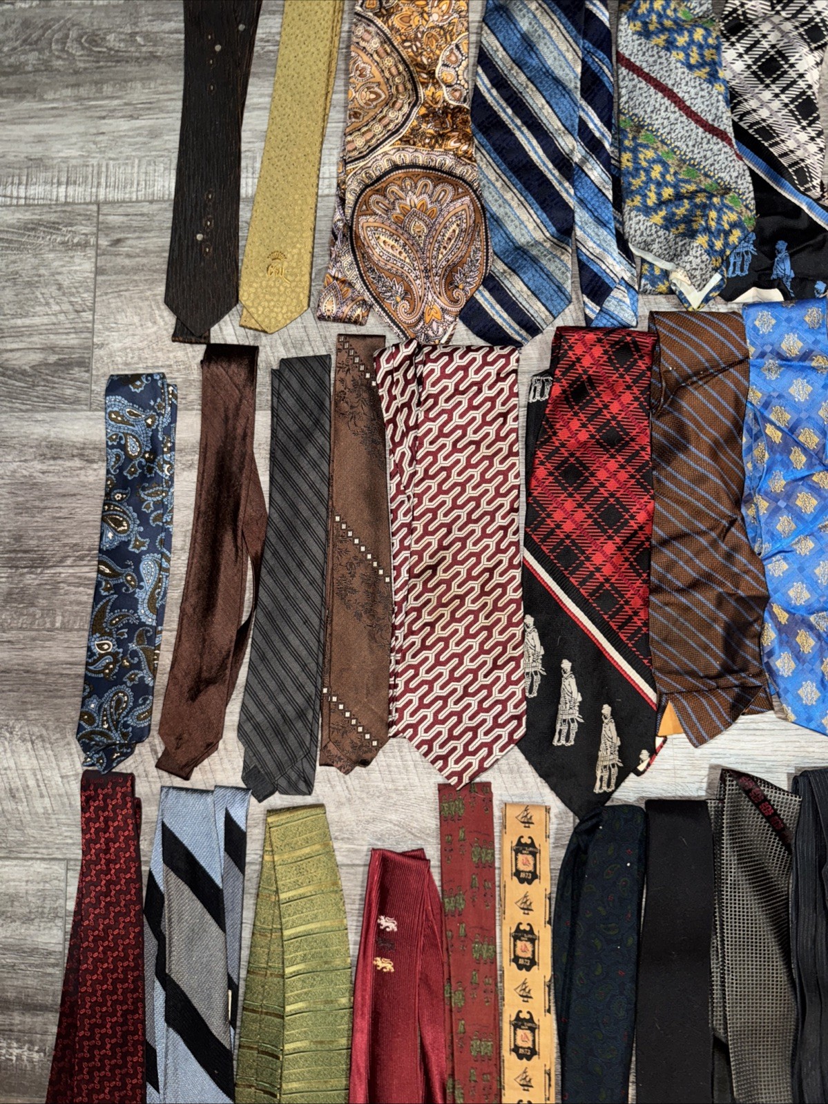 Big Lot of 43 Vintage 1950’s-60’s 70’s Men’s Neck Ties- Silk – Acetate- Rayon