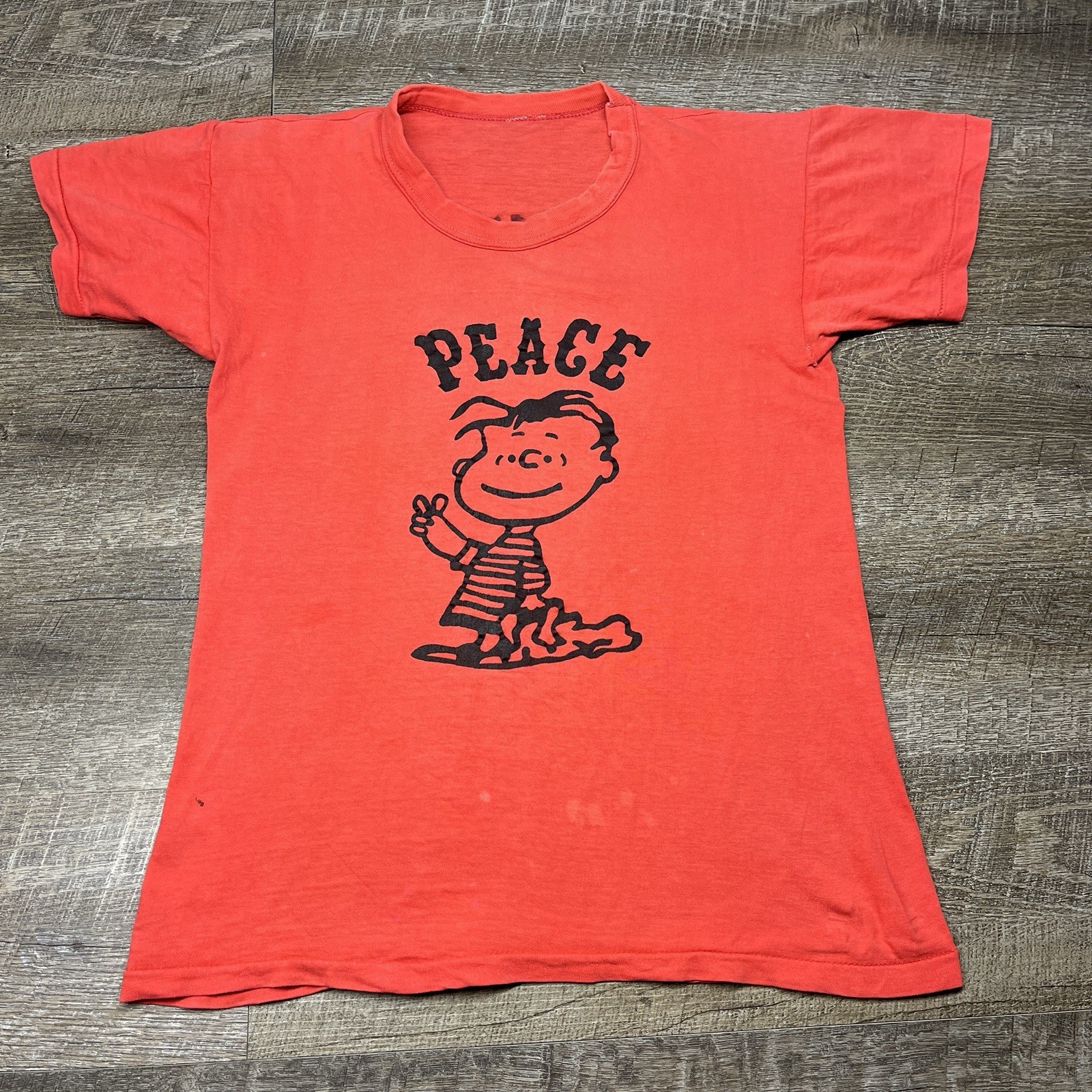 Vintage Peanuts Peace T-Shirt Unisex Small Red Linus Hippy 60s 70s Test Print