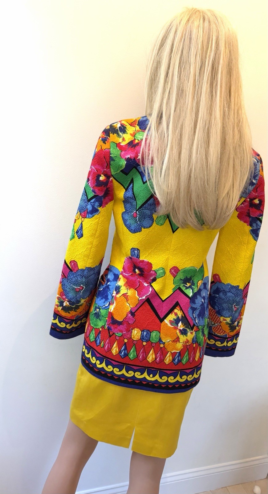 Escada Vintage Timeless 90’s By Margaretha Ley “Piece Of Art”In A Blazer 2 – 4
