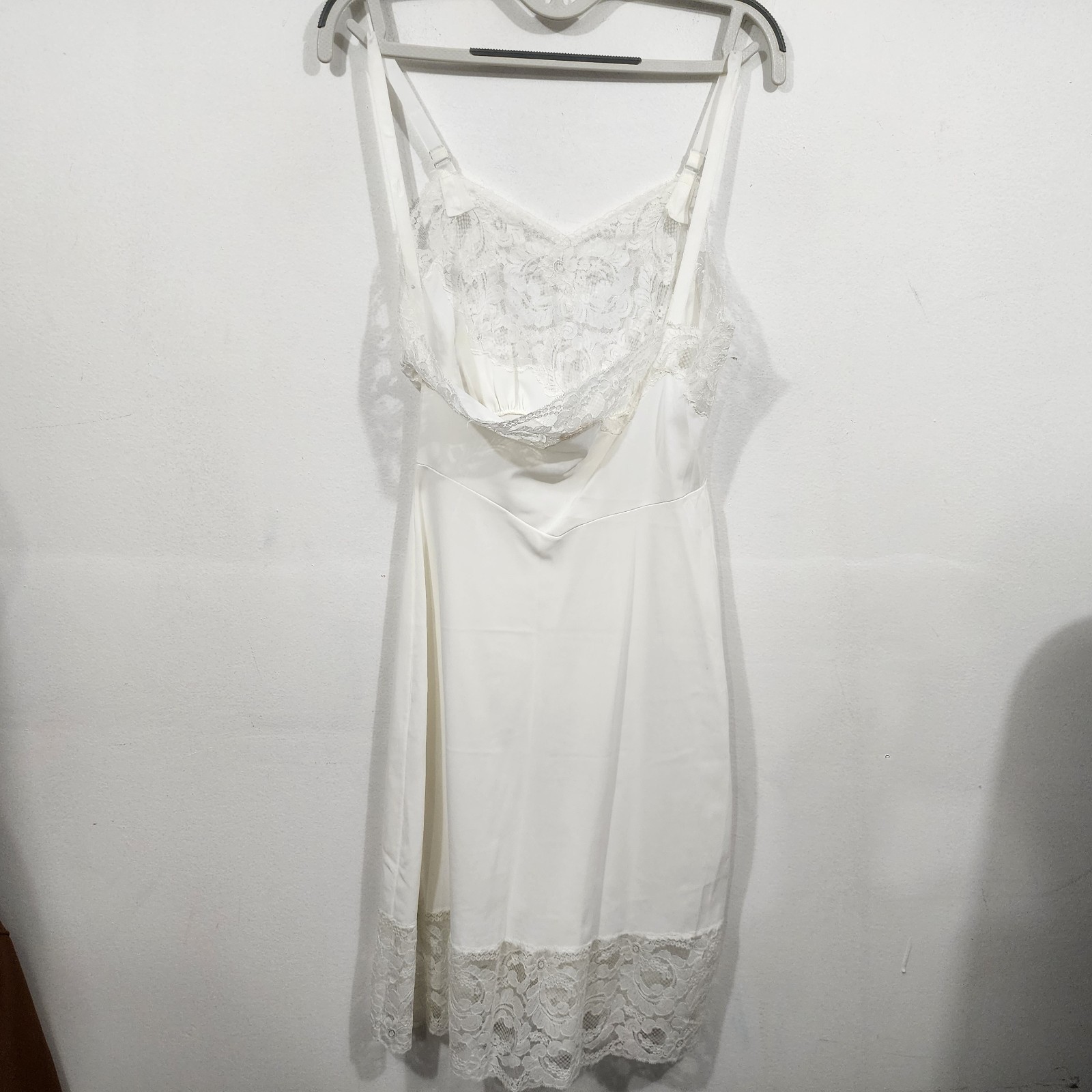 Vintage Saks Fifth Avenue Full Slip Dress Stretch Nylon White Lace Bodice Size S