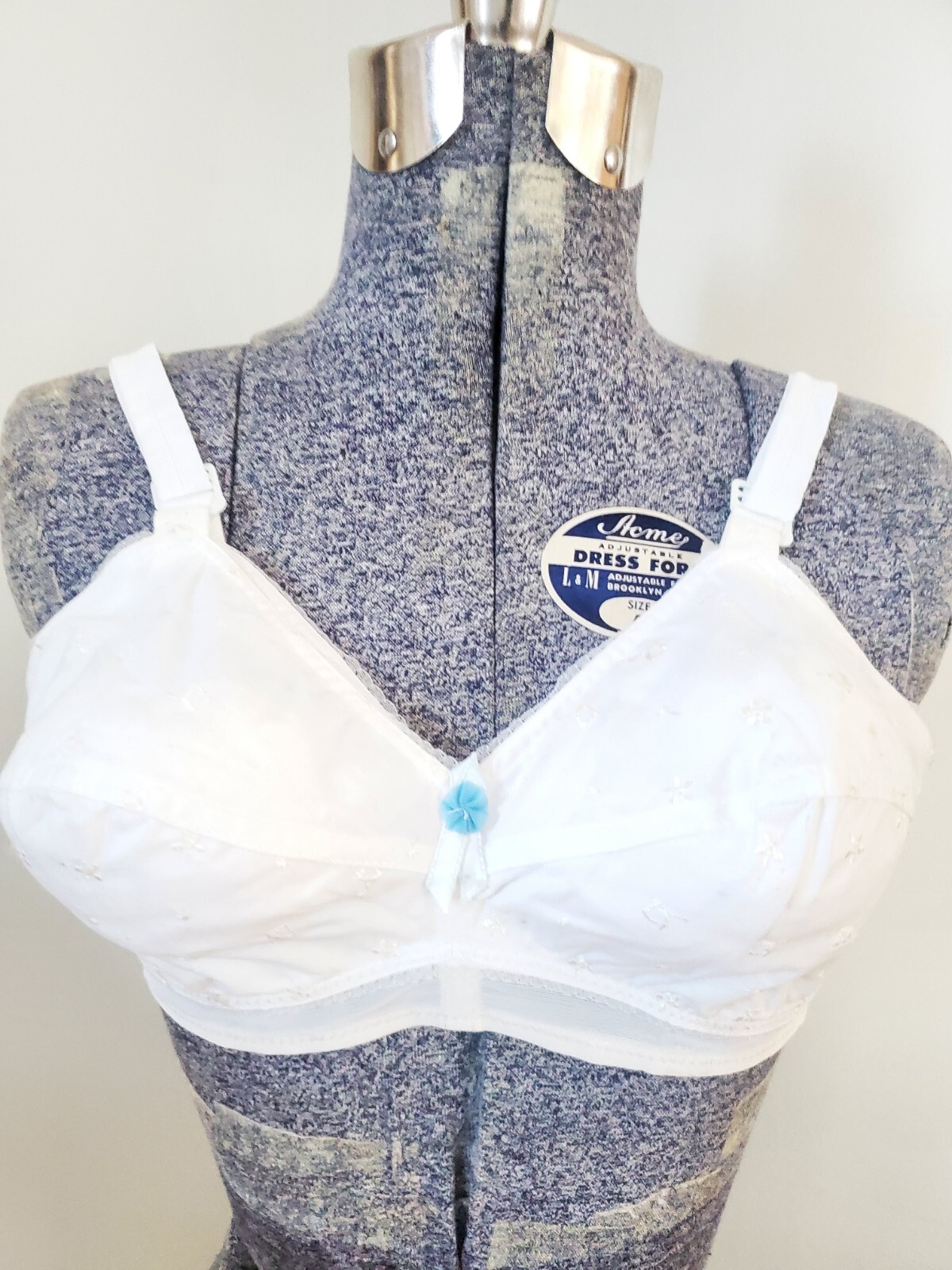 Vintage 1960s Pennyrich lace bullet bra SIZE 28c NEW nursing too (store locp2)