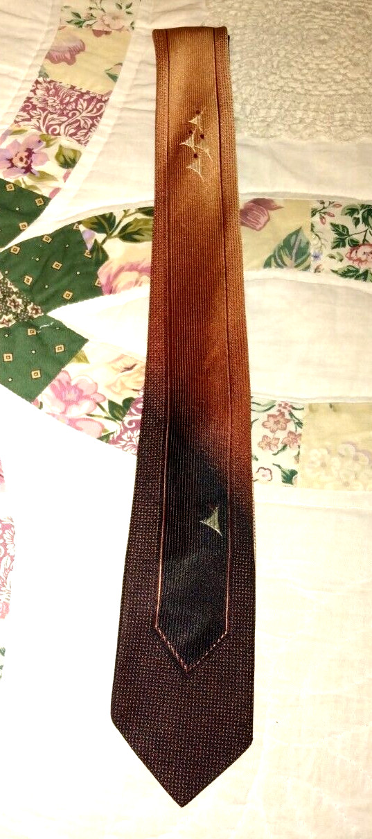 VINTAGE NECKTIE BEAUTIFUL RAYON ACETATE BROWN RUST HOMBRE VAN HEUSEN 56″ 2 3/8″W