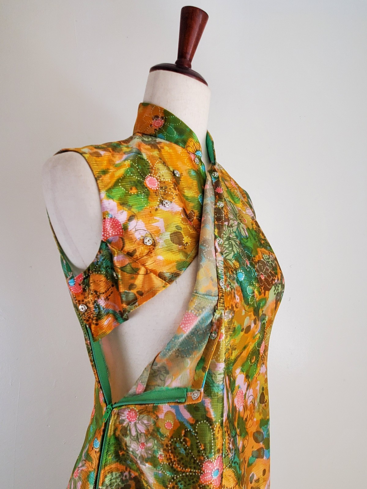 Vintage 1960s Cheongsam Dress Qipao Mid Century Mod Chinese Taiwan Floral