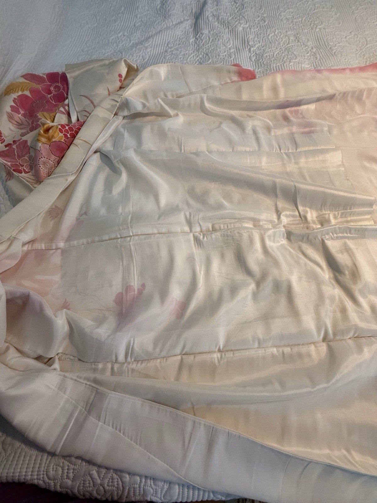 Vintage Handmade Womens Beige Embroidered Silk Floral Kimono Robe Pink & Yellow,