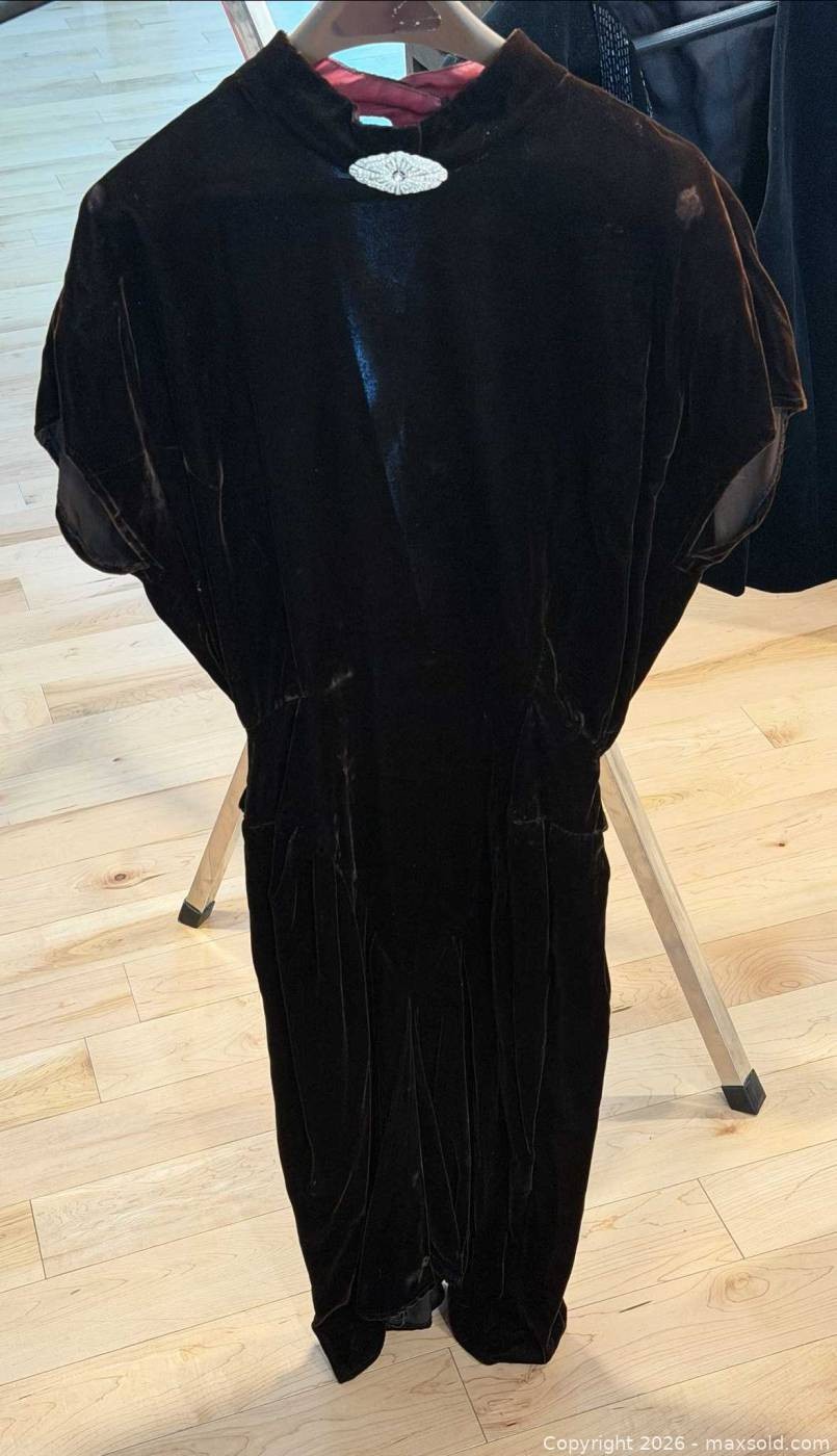 Vintage Velvet Dress Art Deco Rhinestone Medallion bb collections 10 Wear