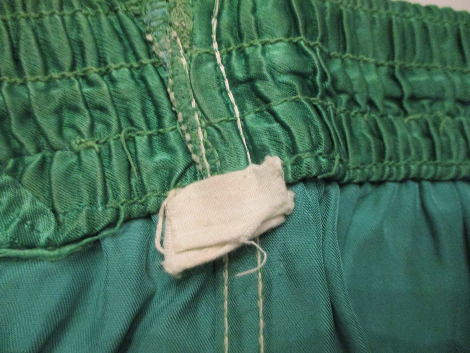 VINTAGE 1940s PADDED BASKETBALL GYM SHORTS SATIN -BUILT IN BELT-GREEN/GOLD/WHITE